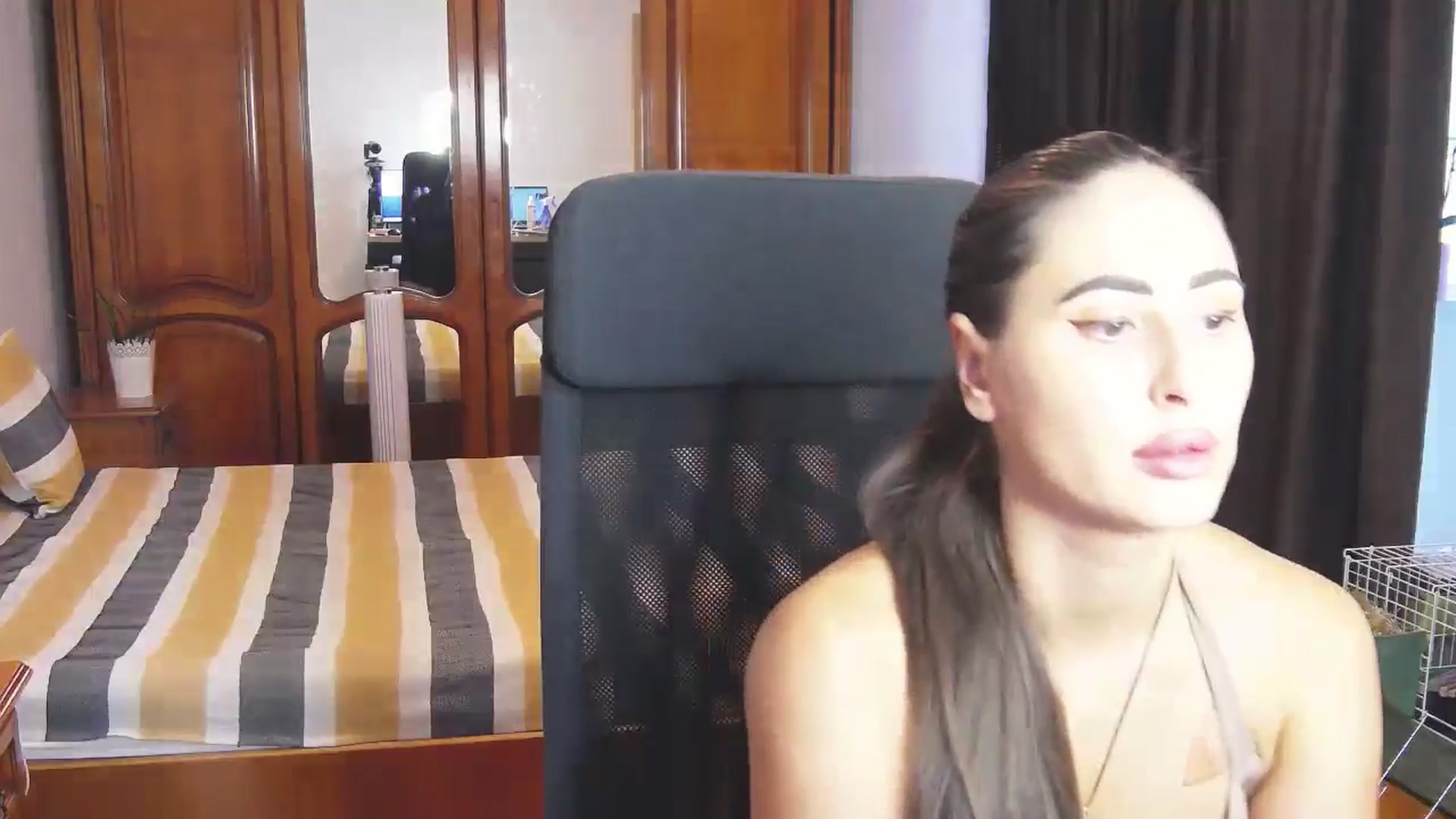 Gallery image thumbnail from MaraHari's myfreecams stream on, 06/21/2024, 19:31 image 3 of 20