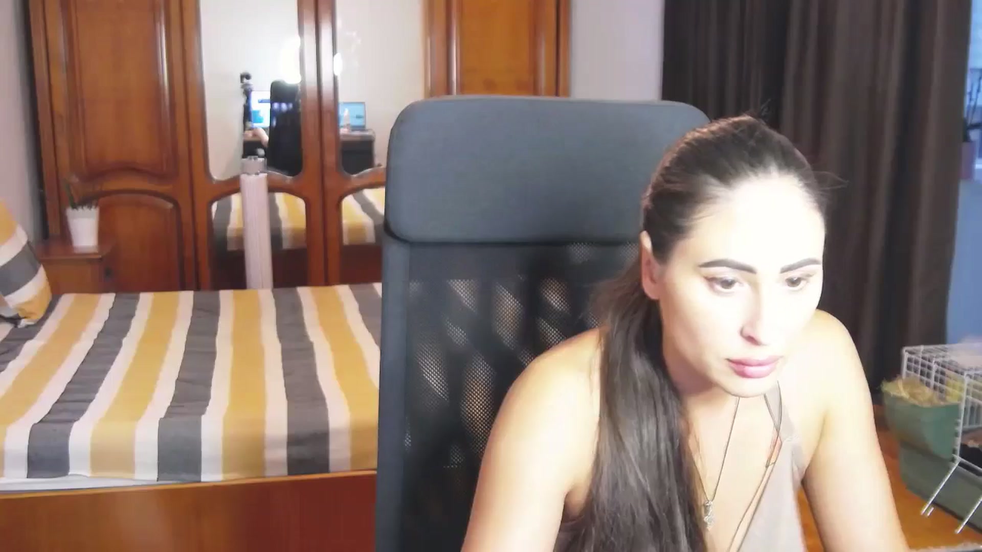 Gallery image thumbnail from MaraHari's myfreecams stream on, 06/21/2024, 19:31 image 12 of 20