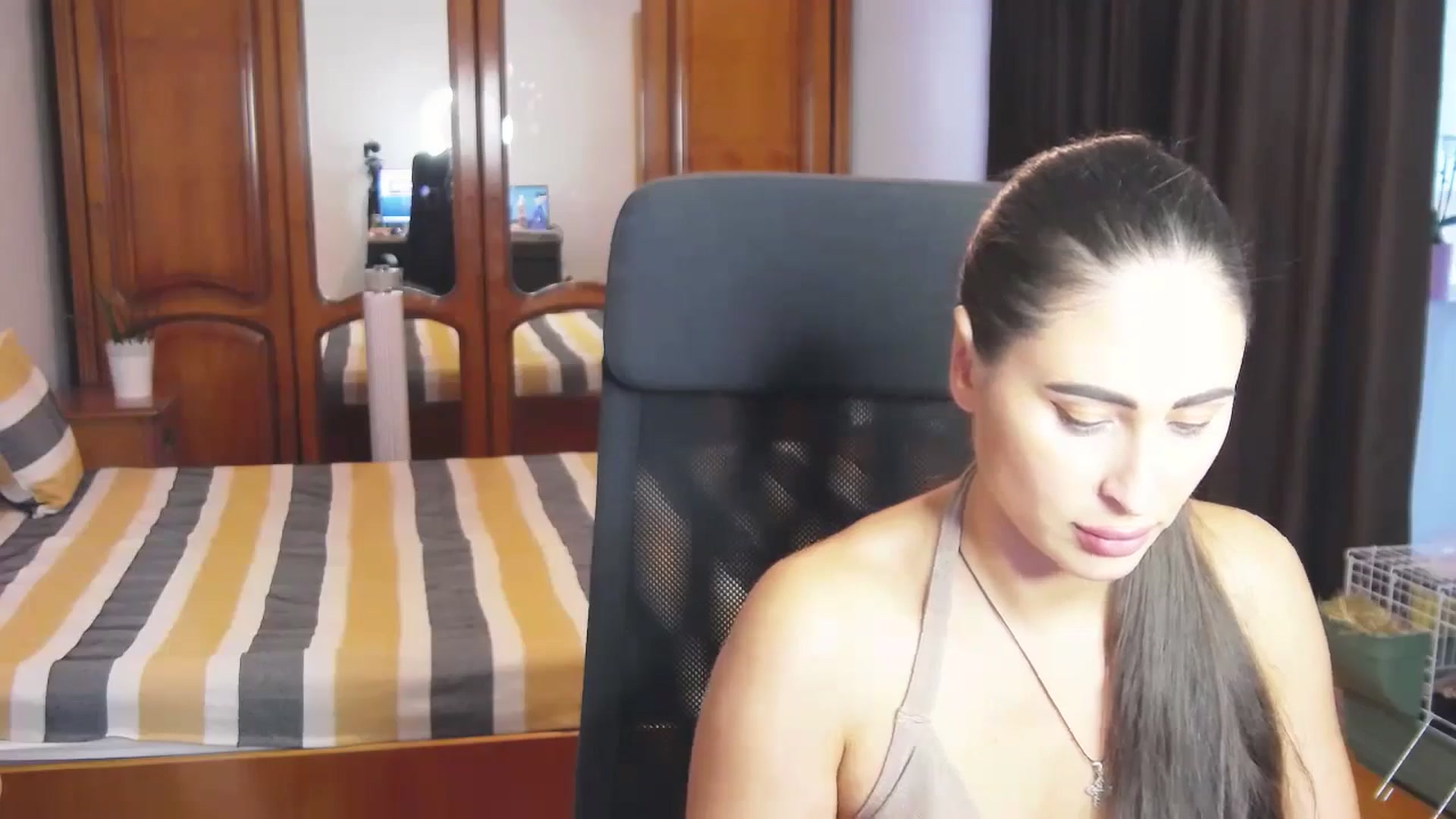 Gallery image thumbnail from MaraHari's myfreecams stream on, 06/21/2024, 19:31 image 7 of 20