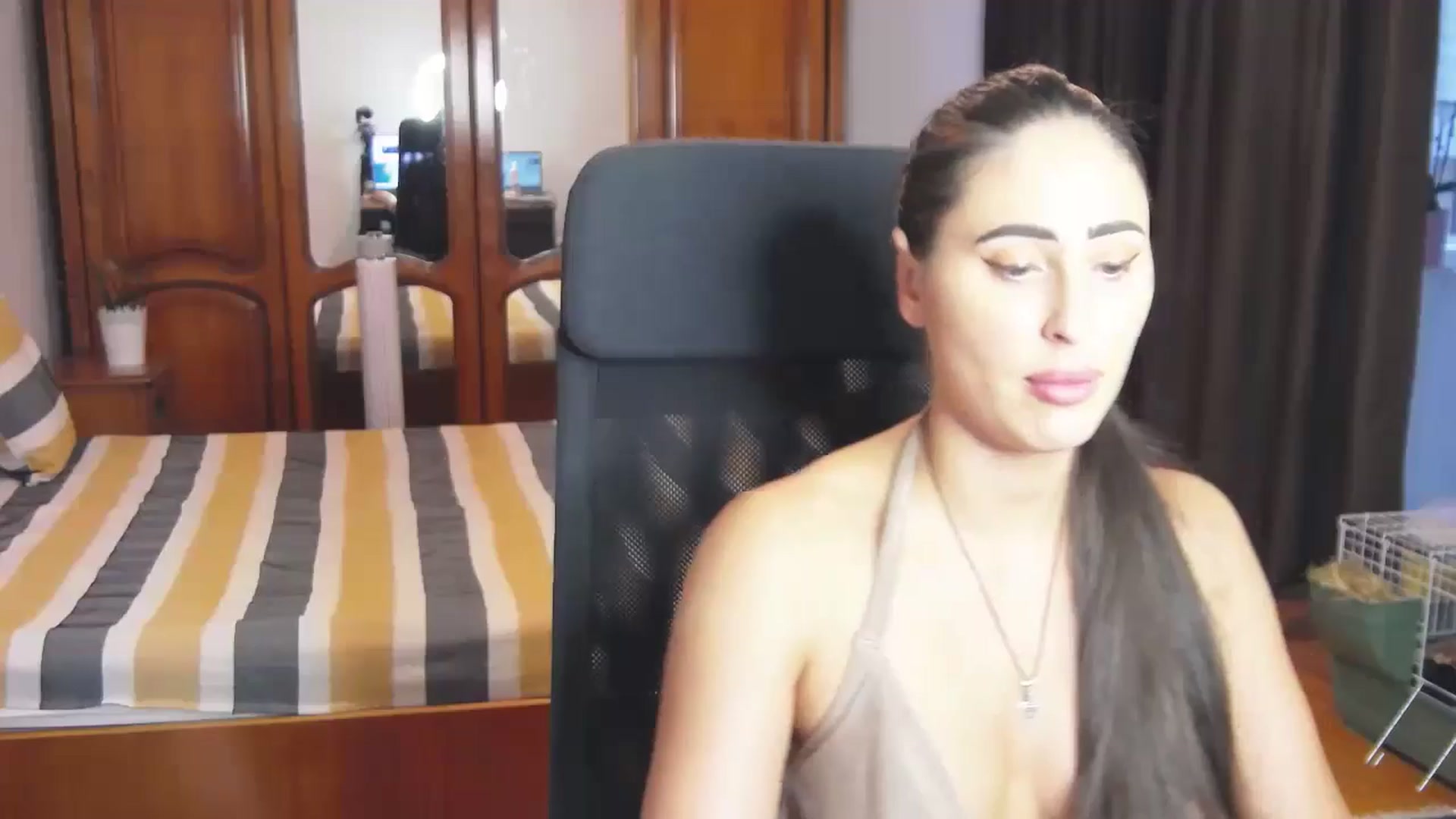 Gallery image thumbnail from MaraHari's myfreecams stream on, 06/21/2024, 19:31 image 11 of 20