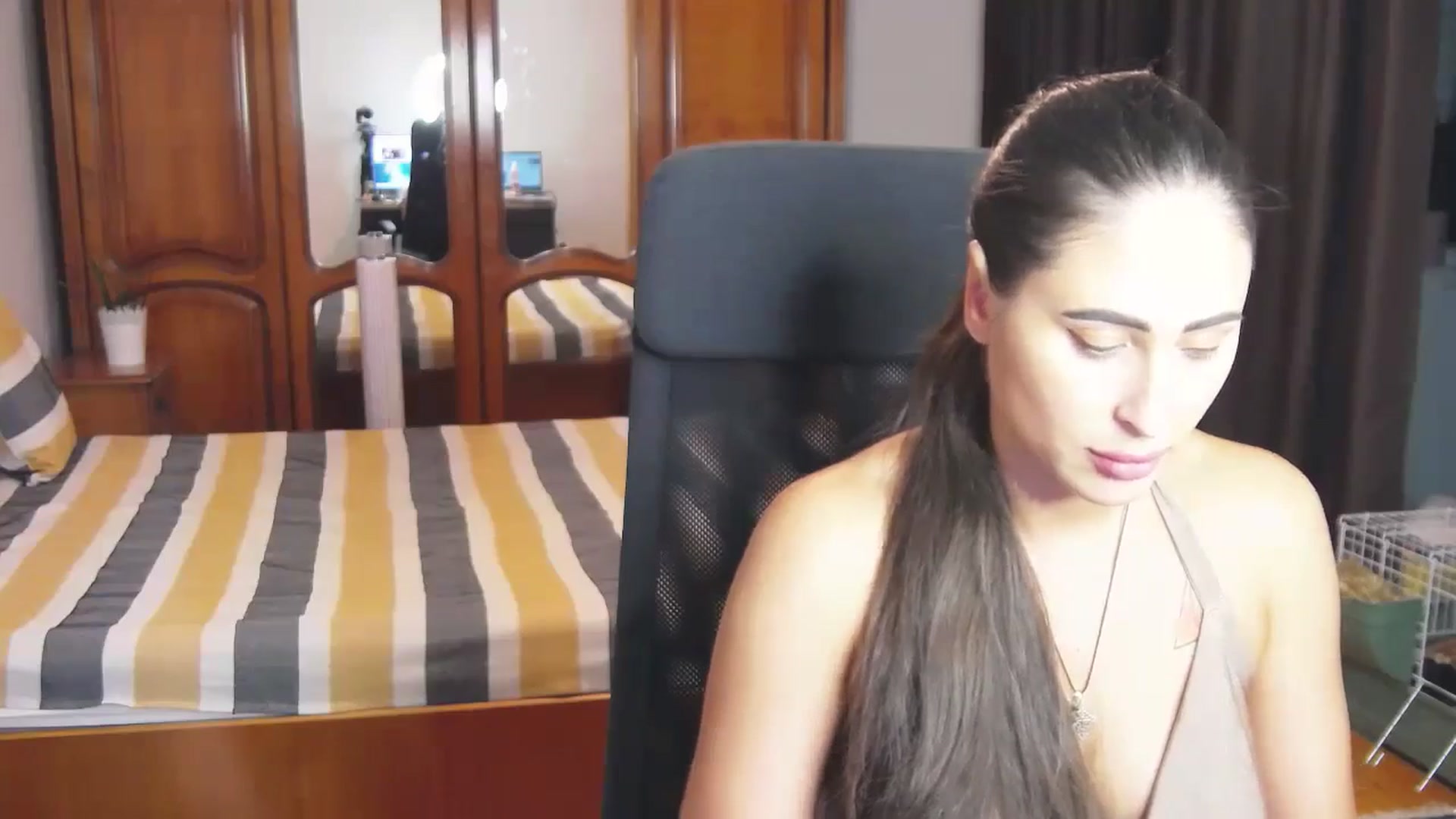 Gallery image thumbnail from MaraHari's myfreecams stream on, 06/21/2024, 19:31 image 17 of 20