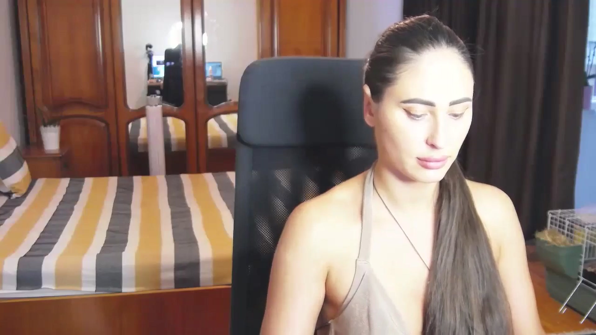 Gallery image thumbnail from MaraHari's myfreecams stream on, 06/21/2024, 19:31 image 10 of 20
