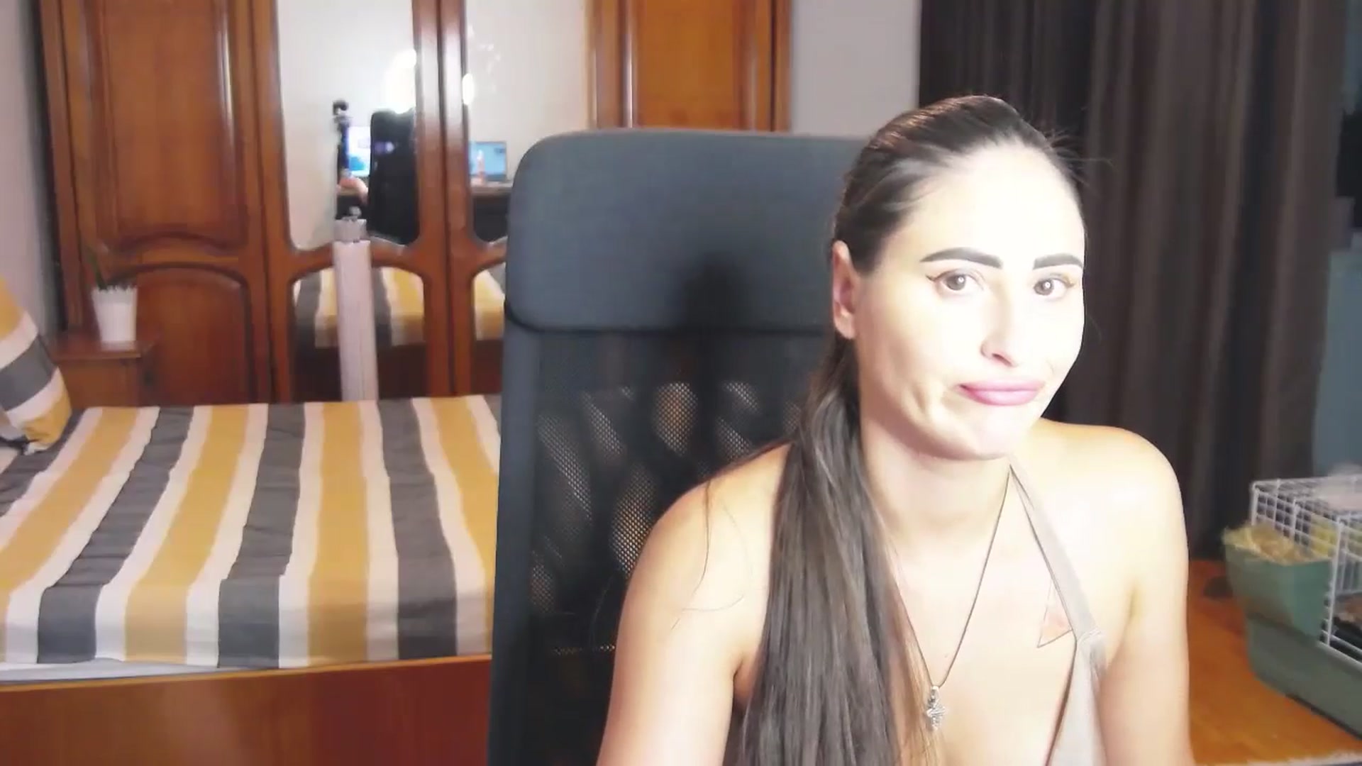 Gallery image thumbnail from MaraHari's myfreecams stream on, 06/21/2024, 20:01 image 2 of 20
