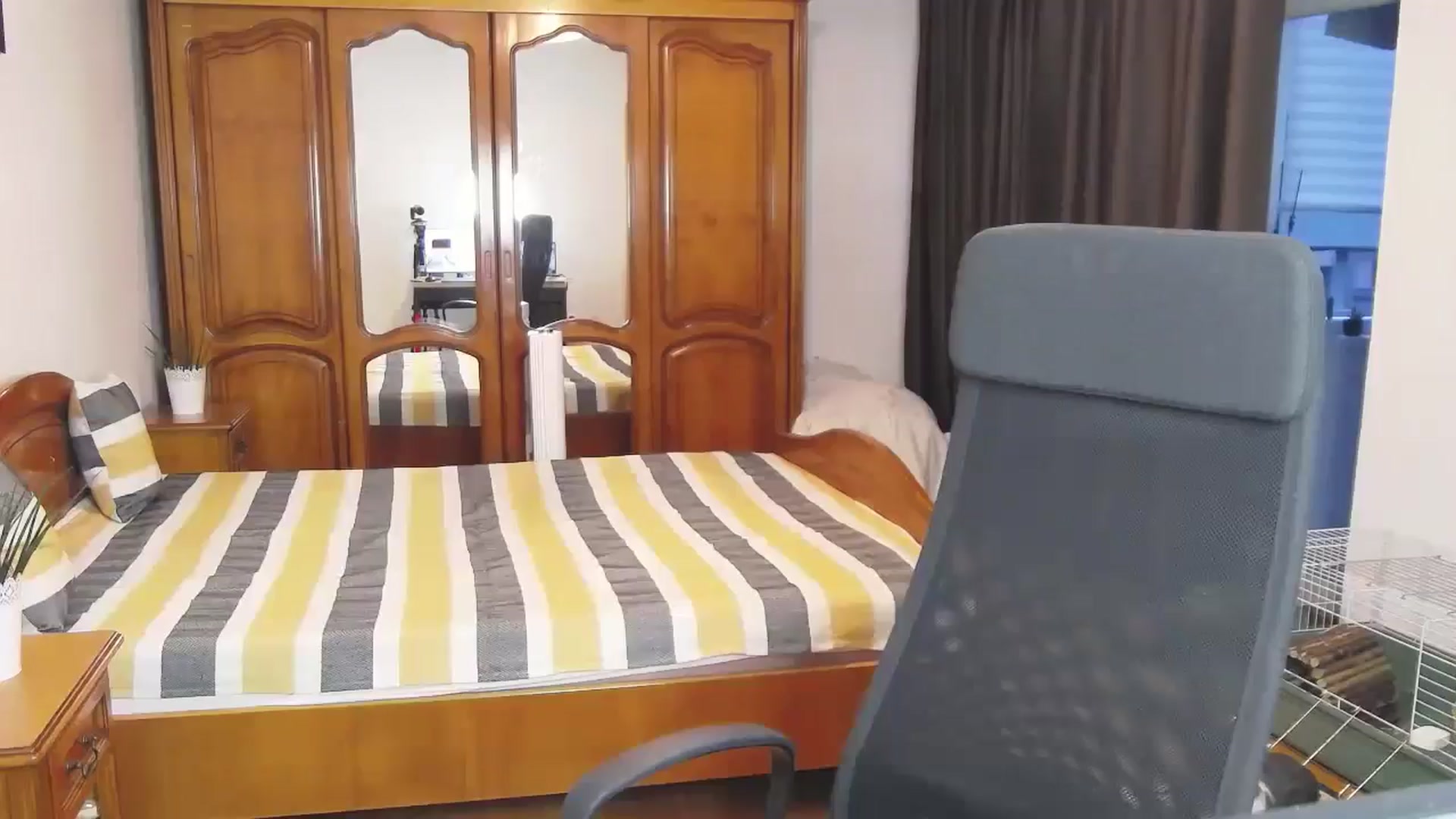 Gallery image thumbnail from MaraHari's myfreecams stream on, 06/23/2024, 18:49 image 15 of 20