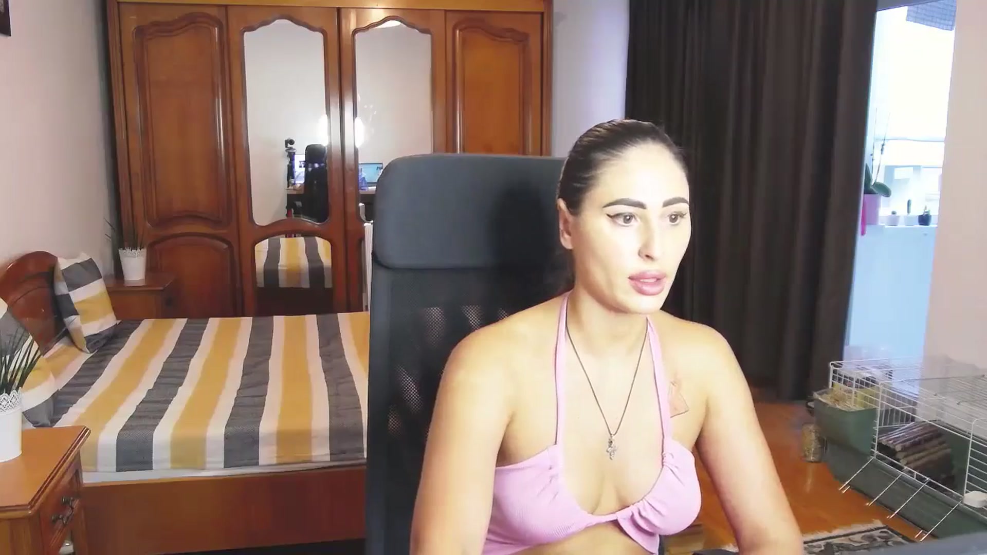 Gallery image thumbnail from MaraHari's myfreecams stream on, 06/23/2024, 18:49 image 3 of 20