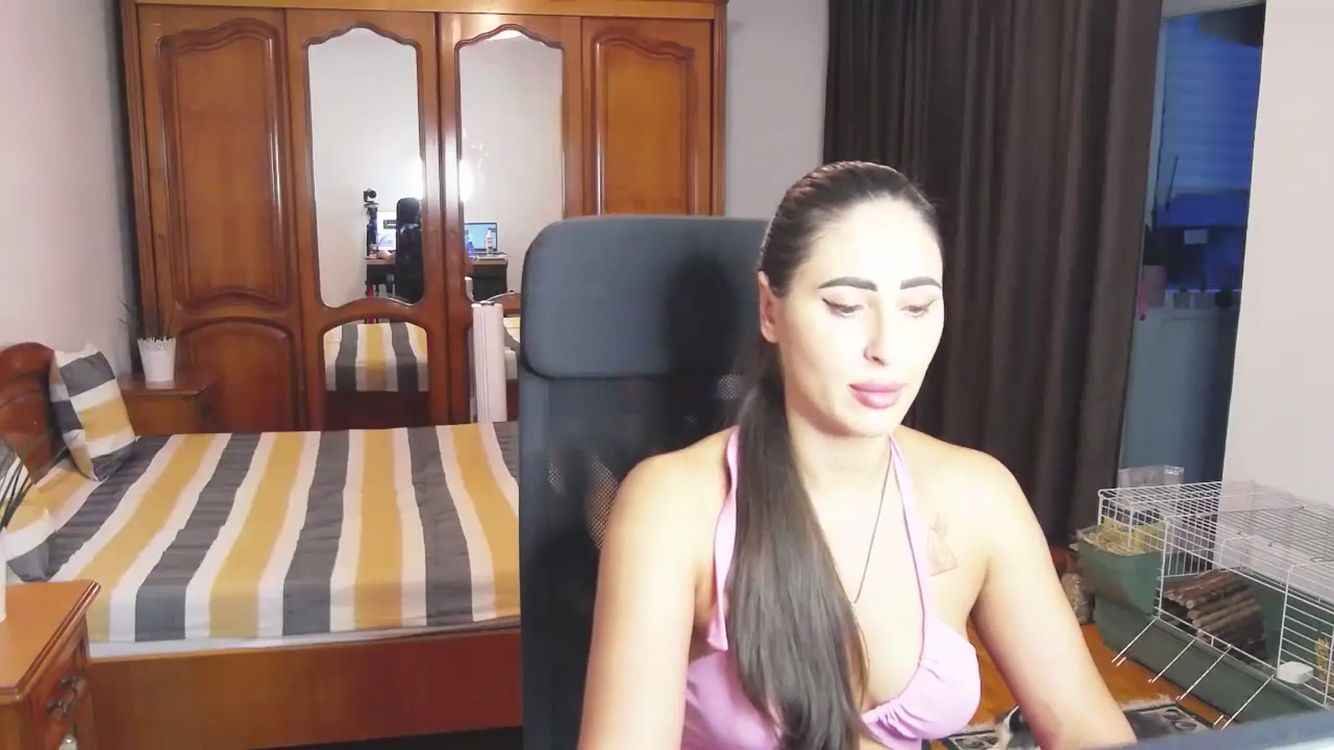 Gallery image thumbnail from MaraHari's myfreecams stream on, 06/23/2024, 18:49 image 17 of 20