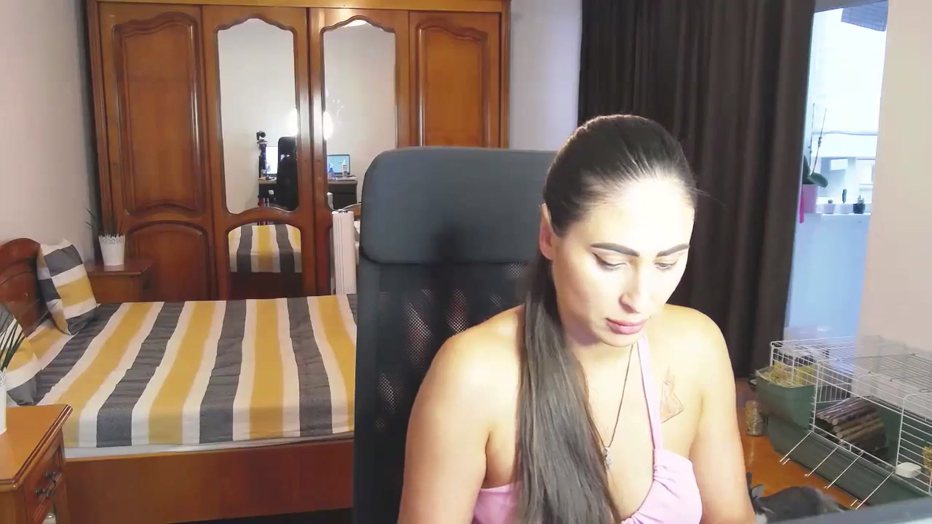 Gallery image thumbnail from MaraHari's myfreecams stream on, 06/23/2024, 18:49 image 8 of 20