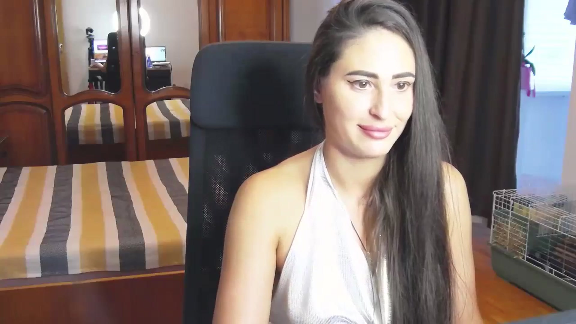 Gallery image thumbnail from MaraHari's myfreecams stream on, 06/28/2024, 17:15 image 15 of 20
