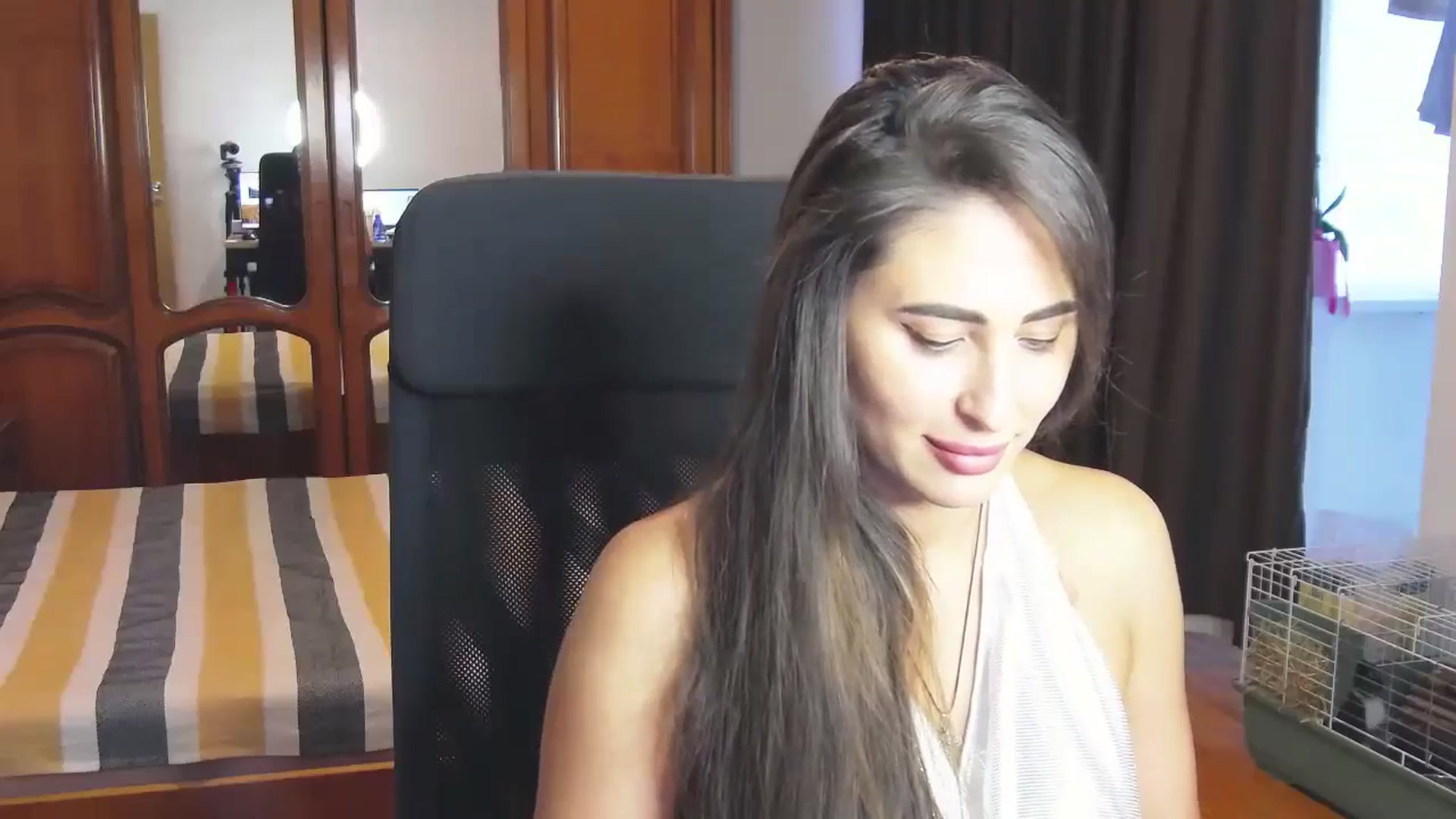 Gallery image thumbnail from MaraHari's myfreecams stream on, 06/28/2024, 17:15 image 10 of 20