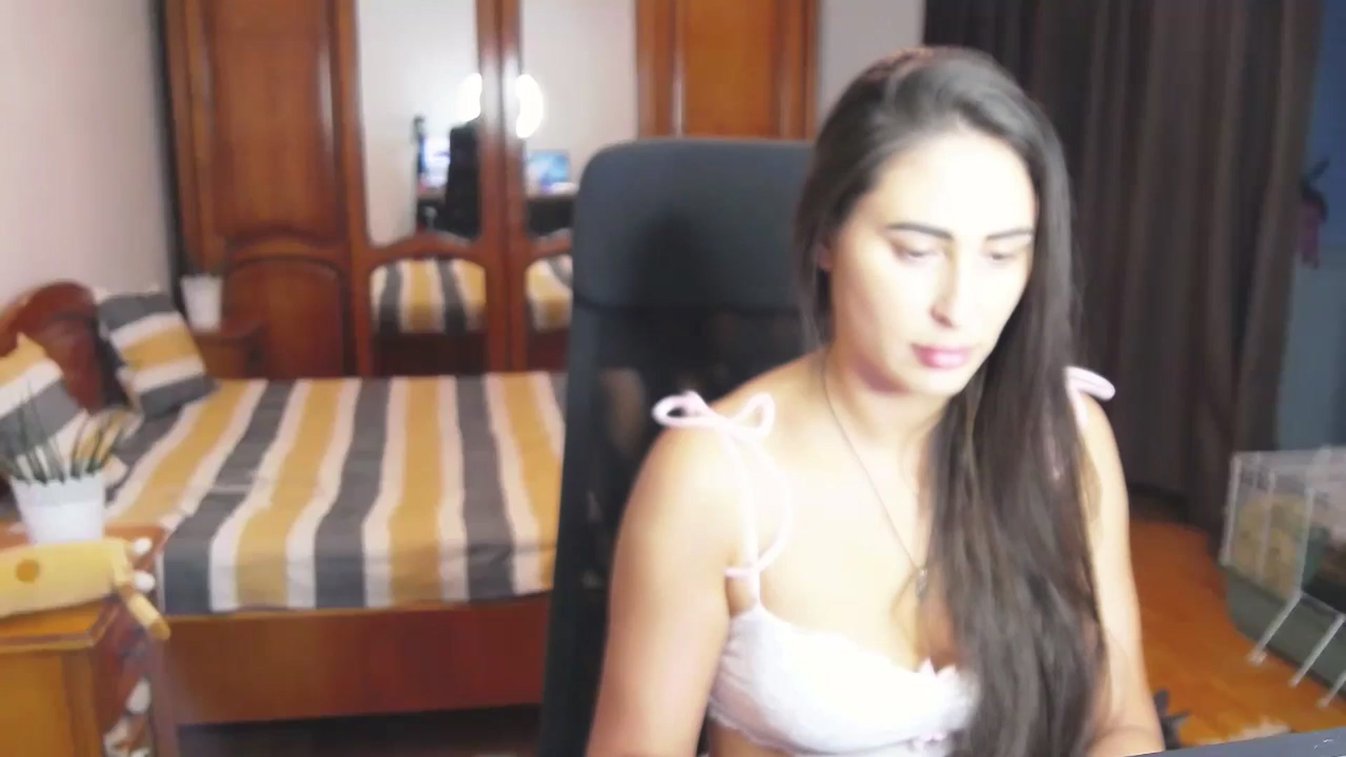 Gallery image thumbnail from MaraHari's myfreecams stream on, 06/30/2024, 19:29 image 15 of 20