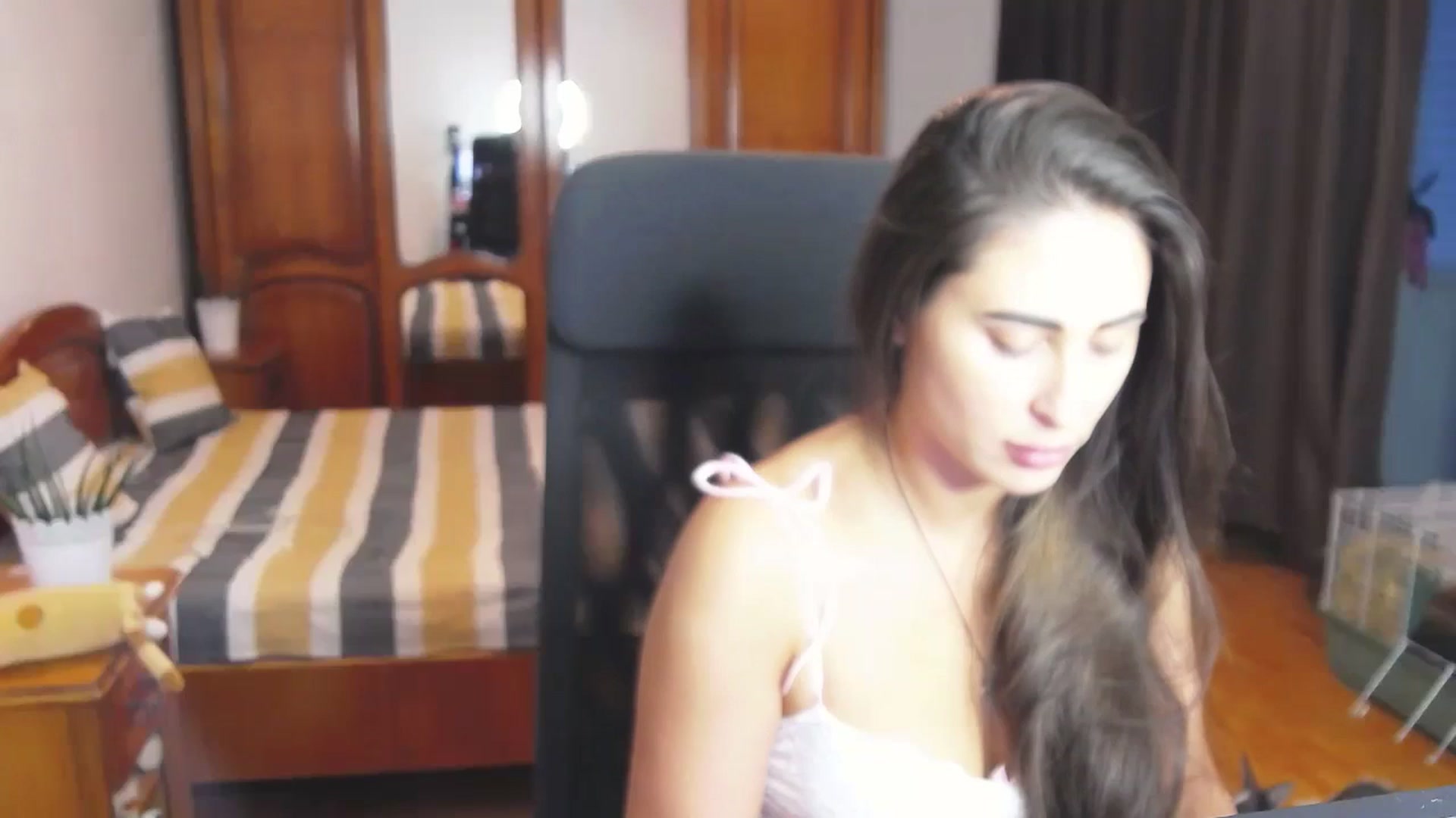 Gallery image thumbnail from MaraHari's myfreecams stream on, 06/30/2024, 19:29 image 14 of 20