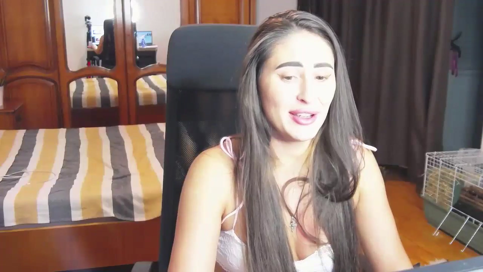 Gallery image thumbnail from MaraHari's myfreecams stream on, 06/30/2024, 20:45 image 8 of 20