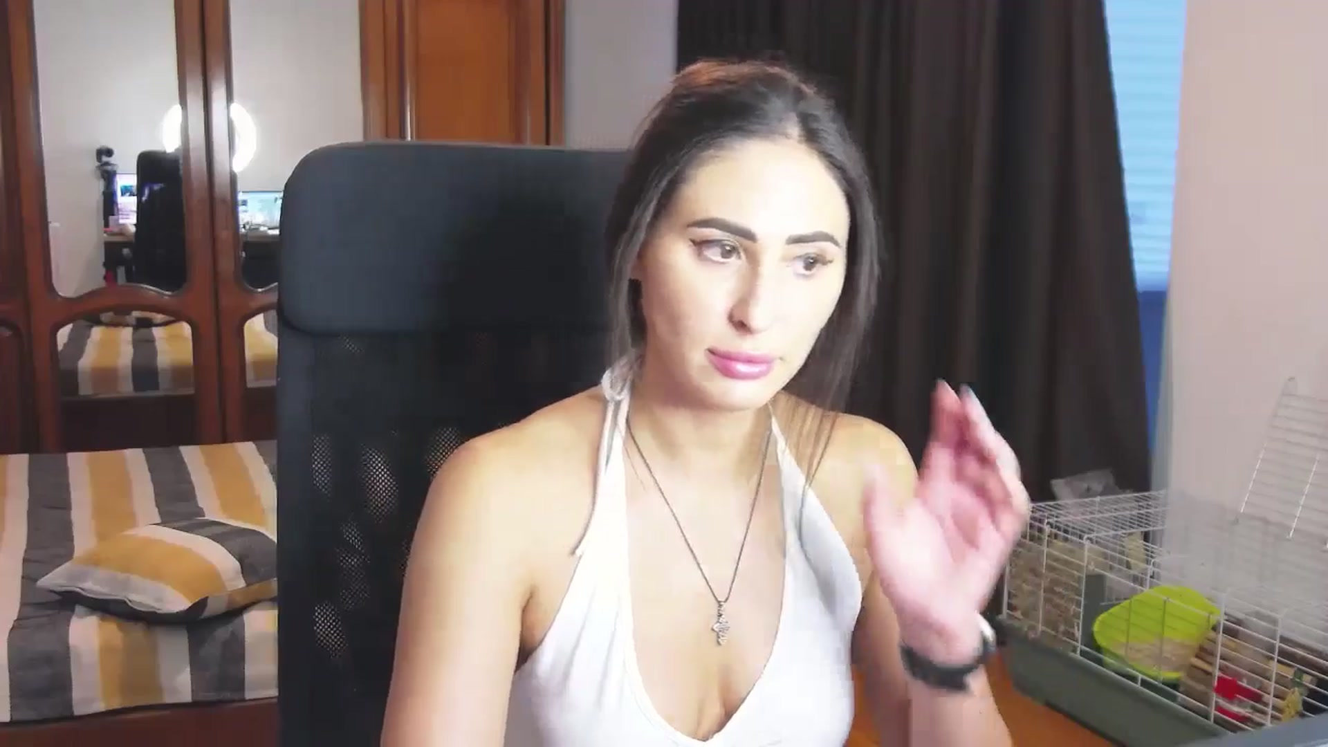 Gallery image thumbnail from MaraHari's myfreecams stream on, 07/07/2024, 19:12 image 10 of 20