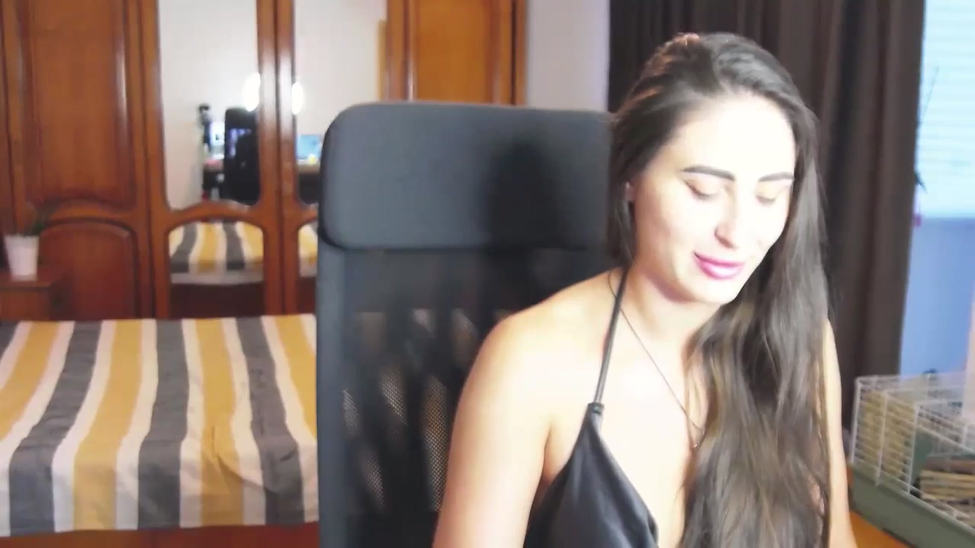 Gallery image thumbnail from MaraHari's myfreecams stream on, 07/12/2024, 17:52 image 17 of 20