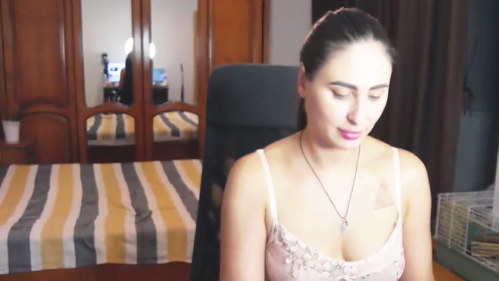 Gallery image thumbnail from MaraHari's myfreecams stream on, 07/12/2024, 19:22 image 16 of 20