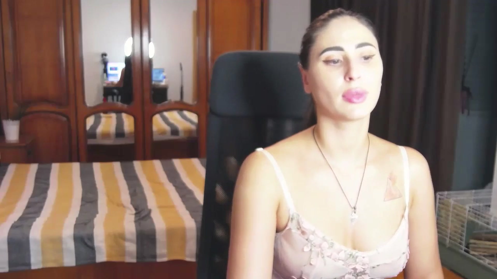 Gallery image thumbnail from MaraHari's myfreecams stream on, 07/12/2024, 19:22 image 5 of 20