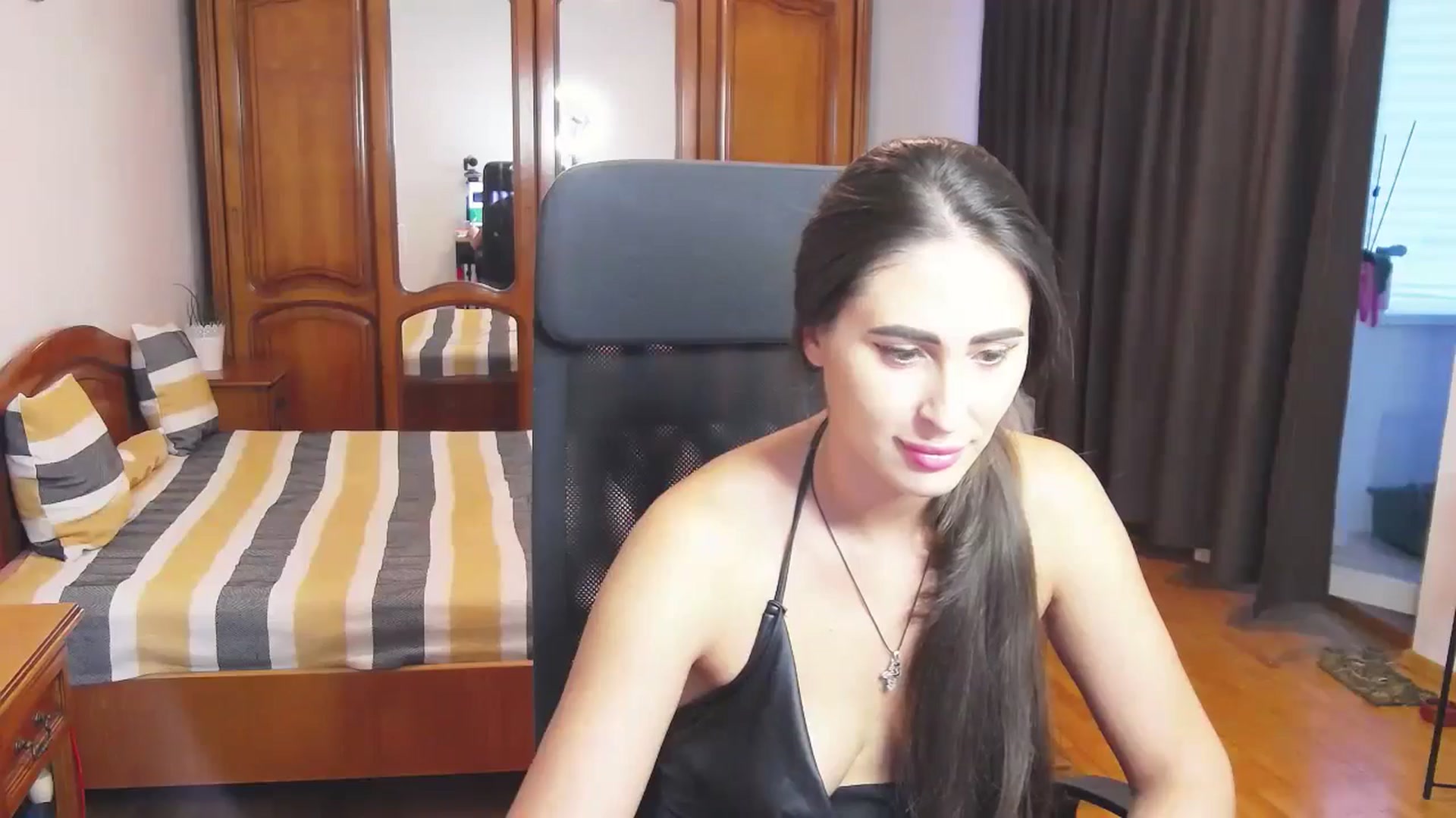 Gallery image thumbnail from MaraHari's myfreecams stream on, 07/21/2024, 18:04 image 4 of 20