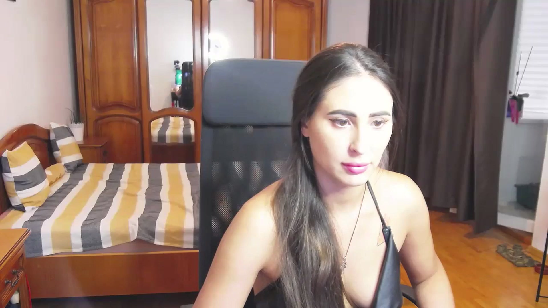 Gallery image thumbnail from MaraHari's myfreecams stream on, 07/21/2024, 18:04 image 16 of 20