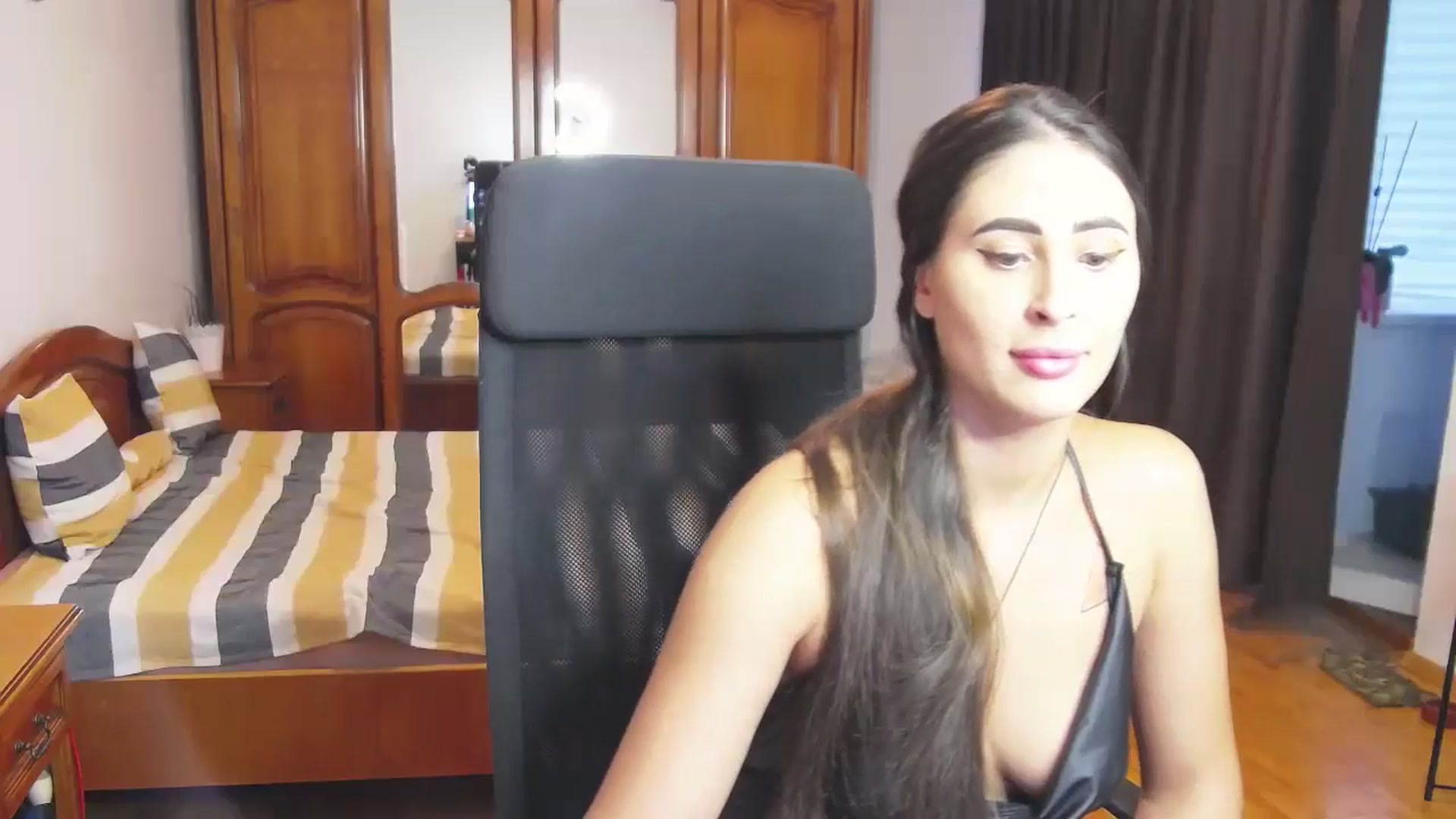 Gallery image thumbnail from MaraHari's myfreecams stream on, 07/21/2024, 18:04 image 8 of 20