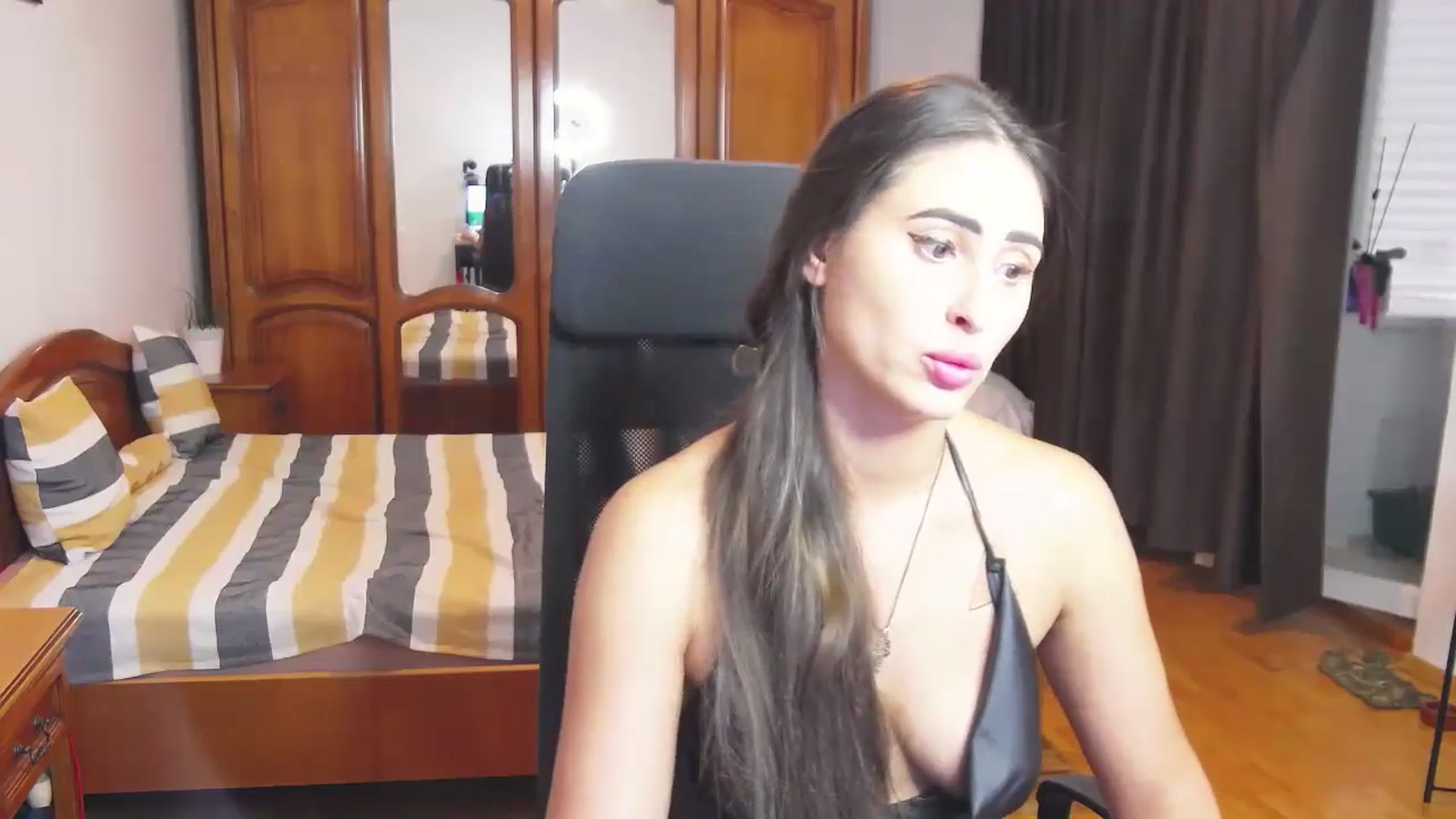 Gallery image thumbnail from MaraHari's myfreecams stream on, 07/21/2024, 18:04 image 17 of 20