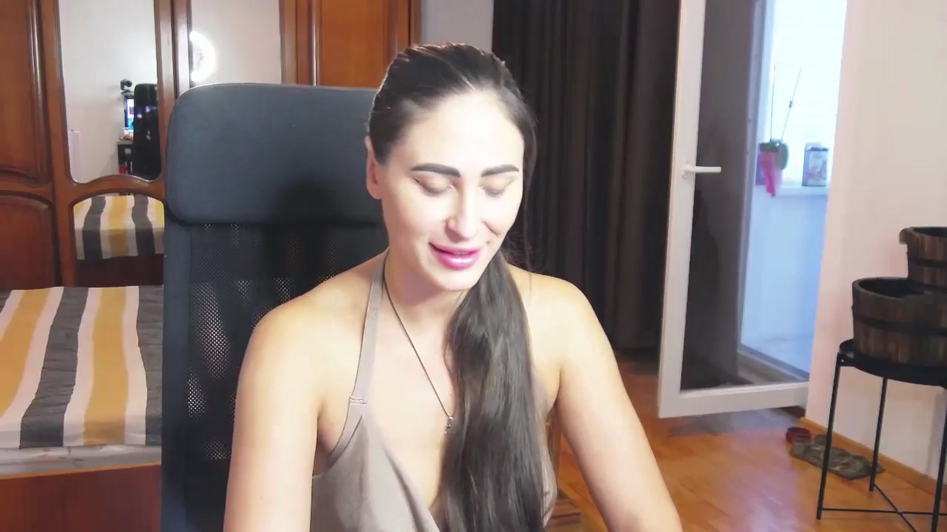 Gallery image thumbnail from MaraHari's myfreecams stream on, 07/27/2024, 17:23 image 12 of 20