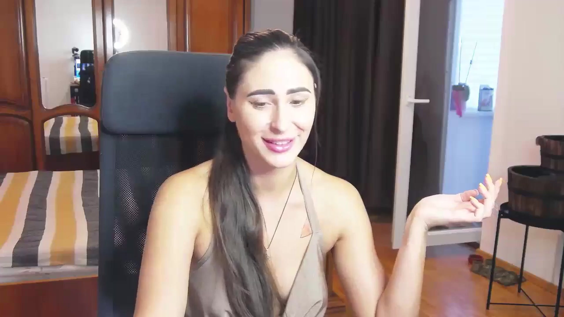 Gallery image thumbnail from MaraHari's myfreecams stream on, 07/27/2024, 17:23 image 16 of 20