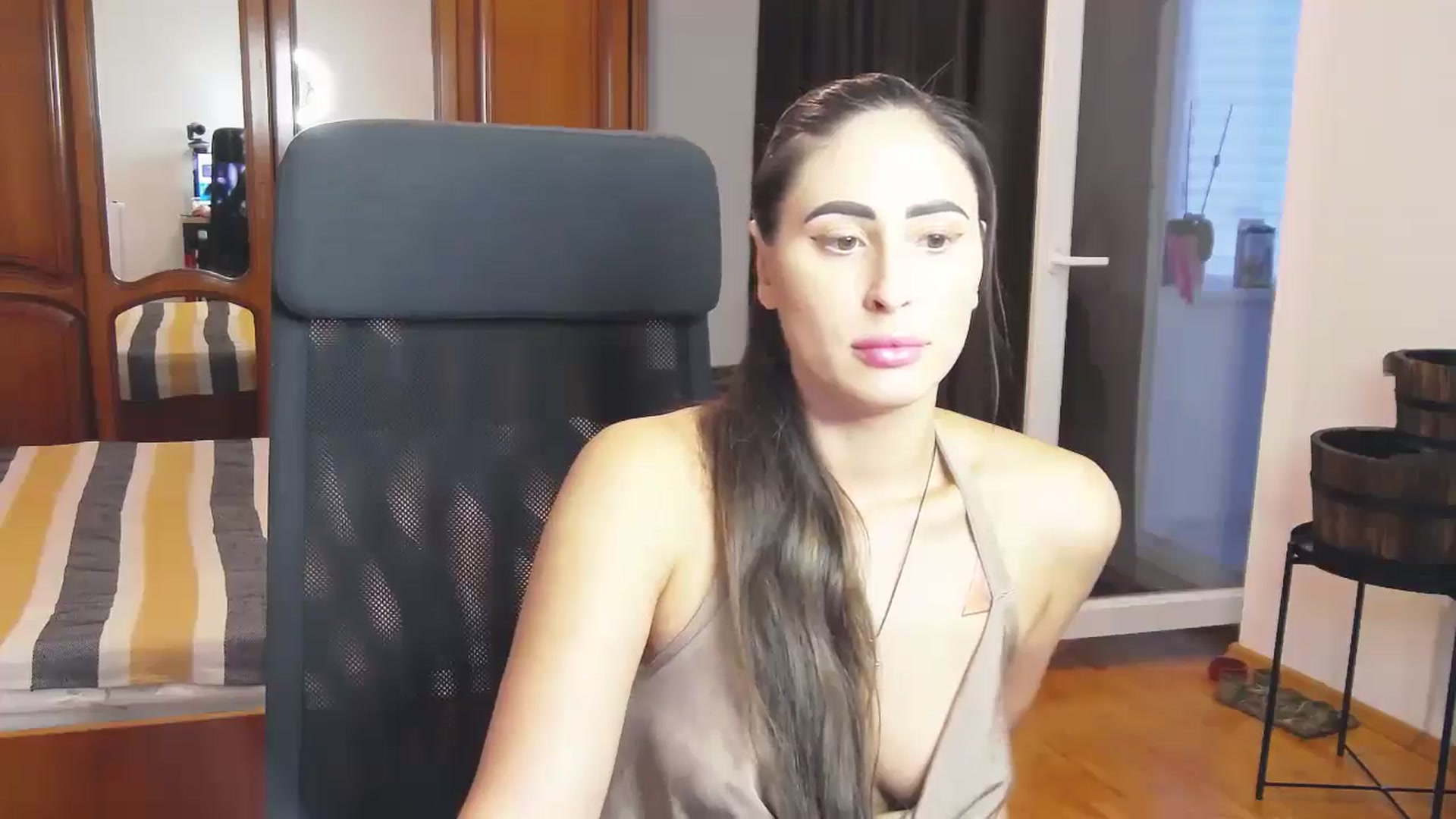Gallery image thumbnail from MaraHari's myfreecams stream on, 07/27/2024, 18:01 image 10 of 20