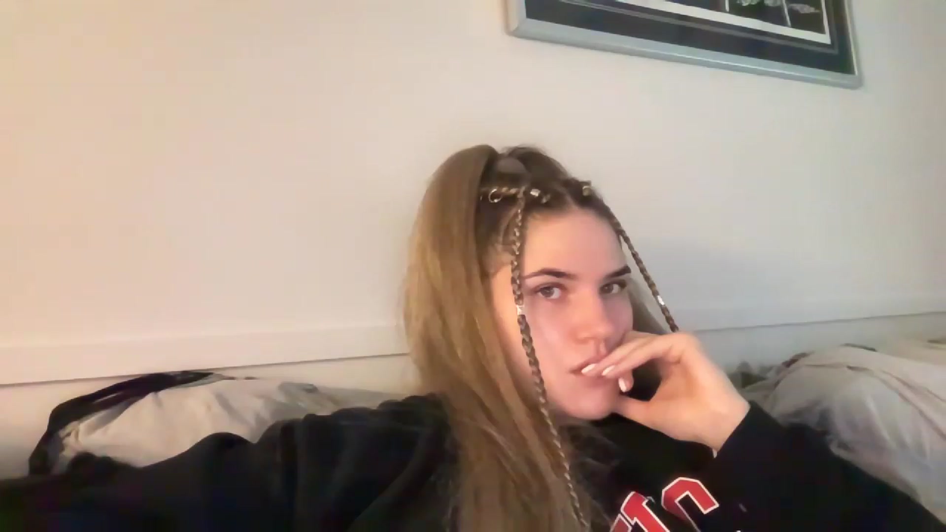 Gallery image thumbnail from MargaritaNice's myfreecams stream on, 12/31/2022, 12:19 image 16 of 20