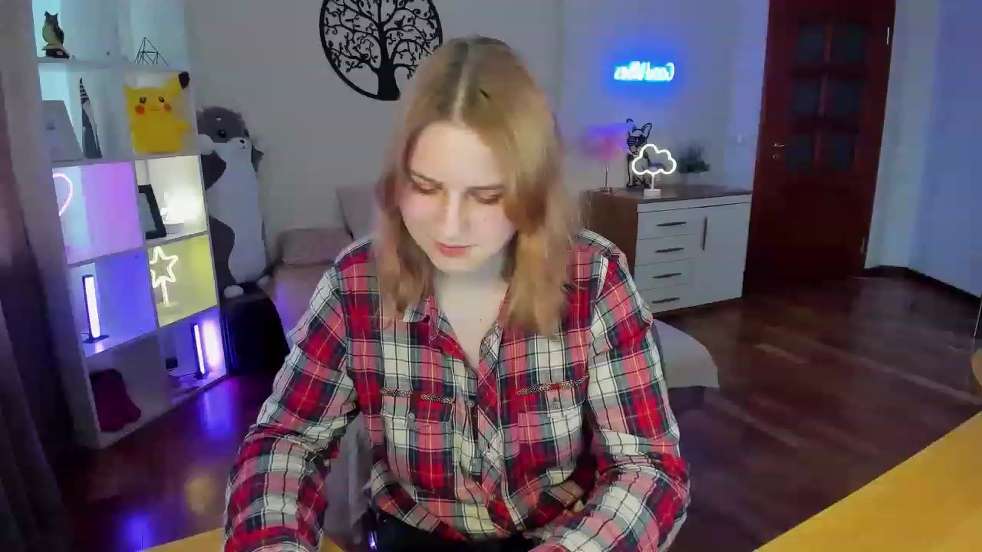 Gallery image thumbnail from MargoCalls's myfreecams stream on, 04/19/2023, 15:19 image 1 of 20