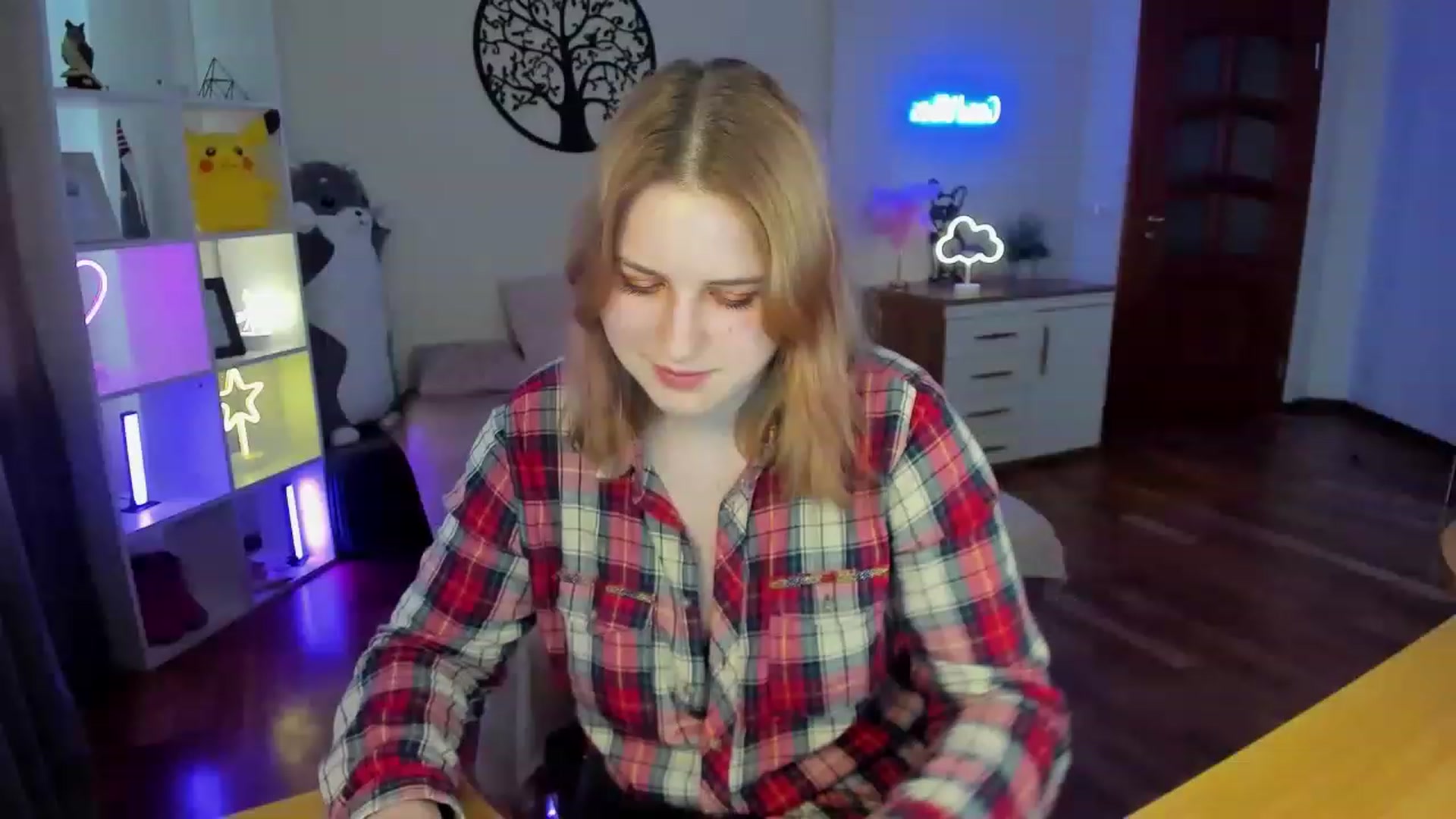 Gallery image thumbnail from MargoCalls's myfreecams stream on, 04/19/2023, 15:19 image 14 of 20