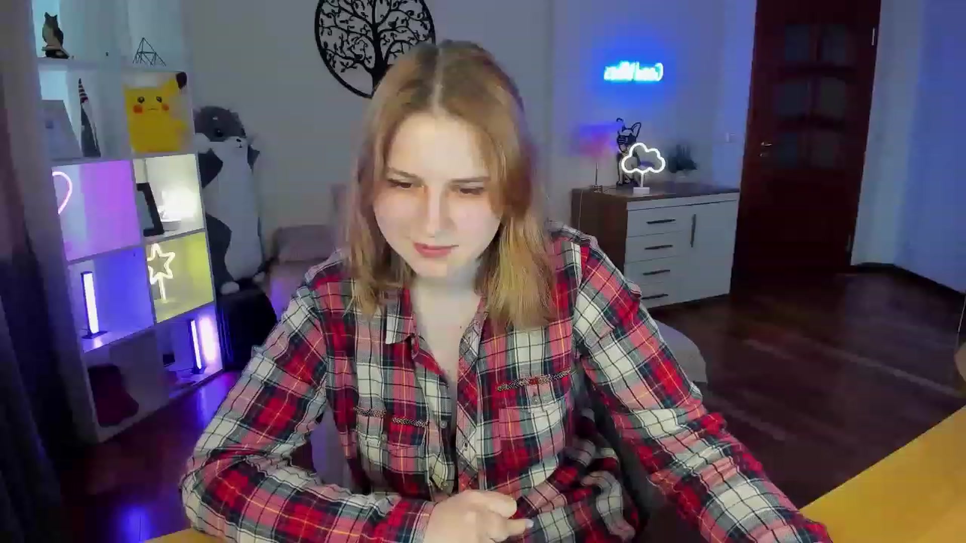 Gallery image thumbnail from MargoCalls's myfreecams stream on, 04/19/2023, 15:19 image 10 of 20