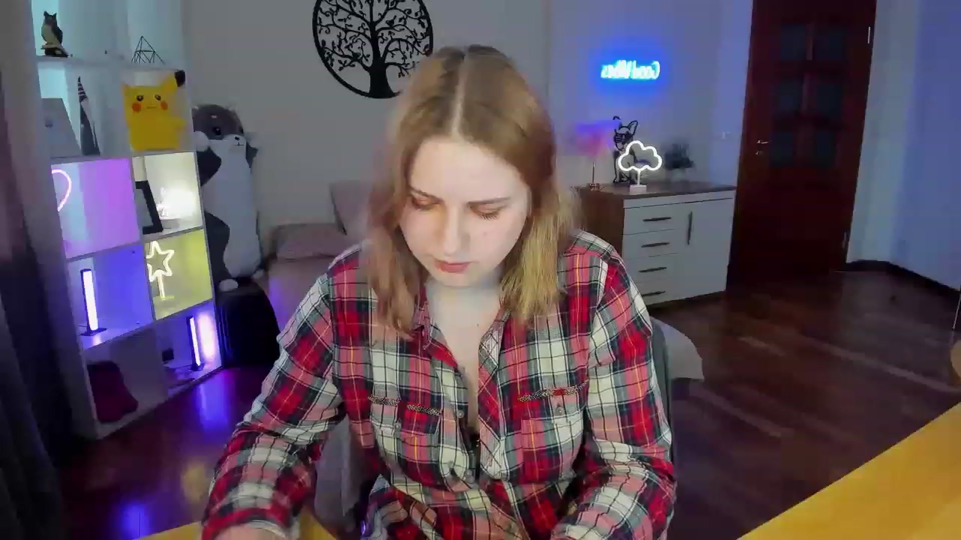 Gallery image thumbnail from MargoCalls's myfreecams stream on, 04/19/2023, 15:19 image 3 of 20