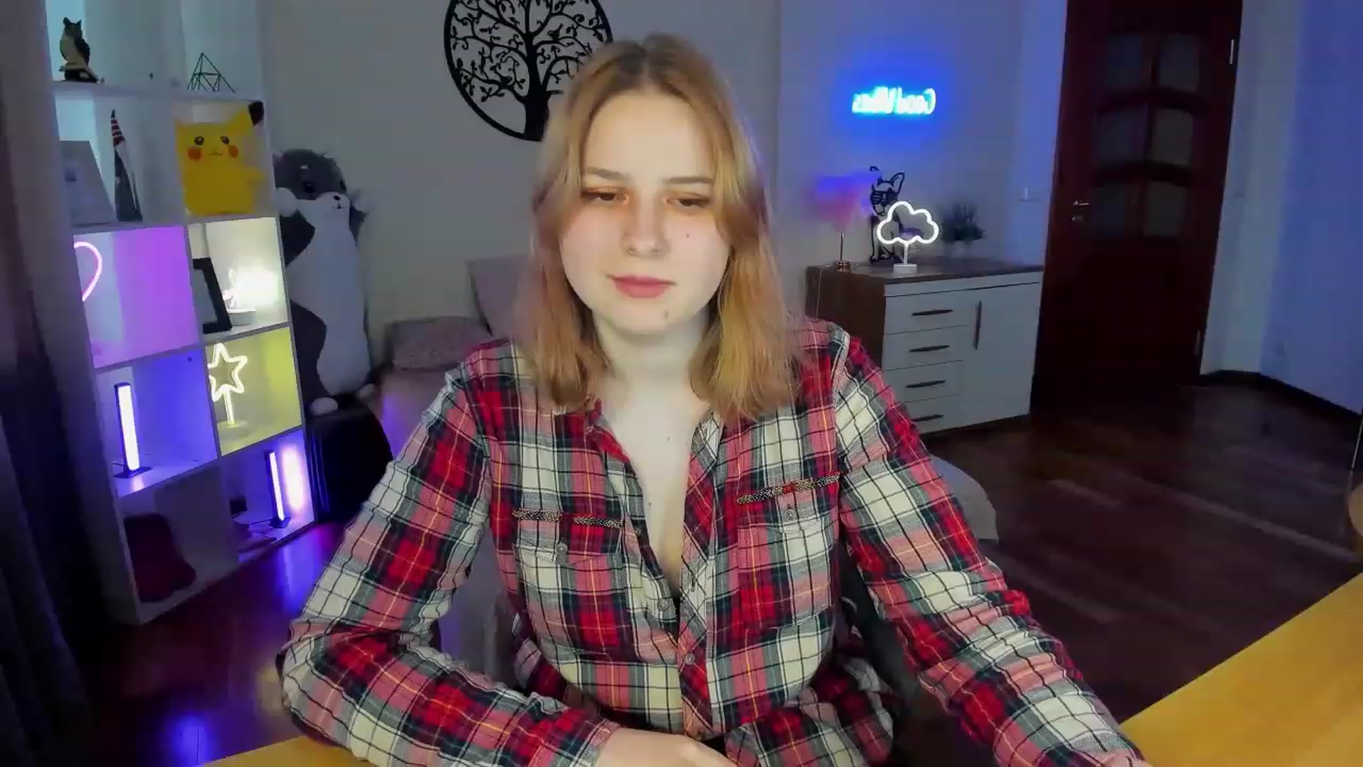 Gallery image thumbnail from MargoCalls's myfreecams stream on, 04/19/2023, 15:19 image 13 of 20