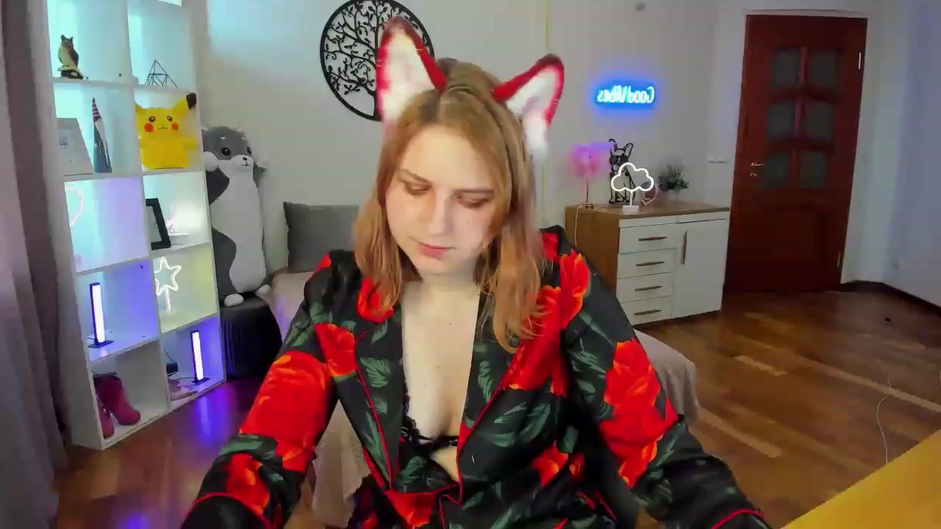Gallery image thumbnail from MargoCalls's myfreecams stream on, 04/21/2023, 09:50 image 10 of 20