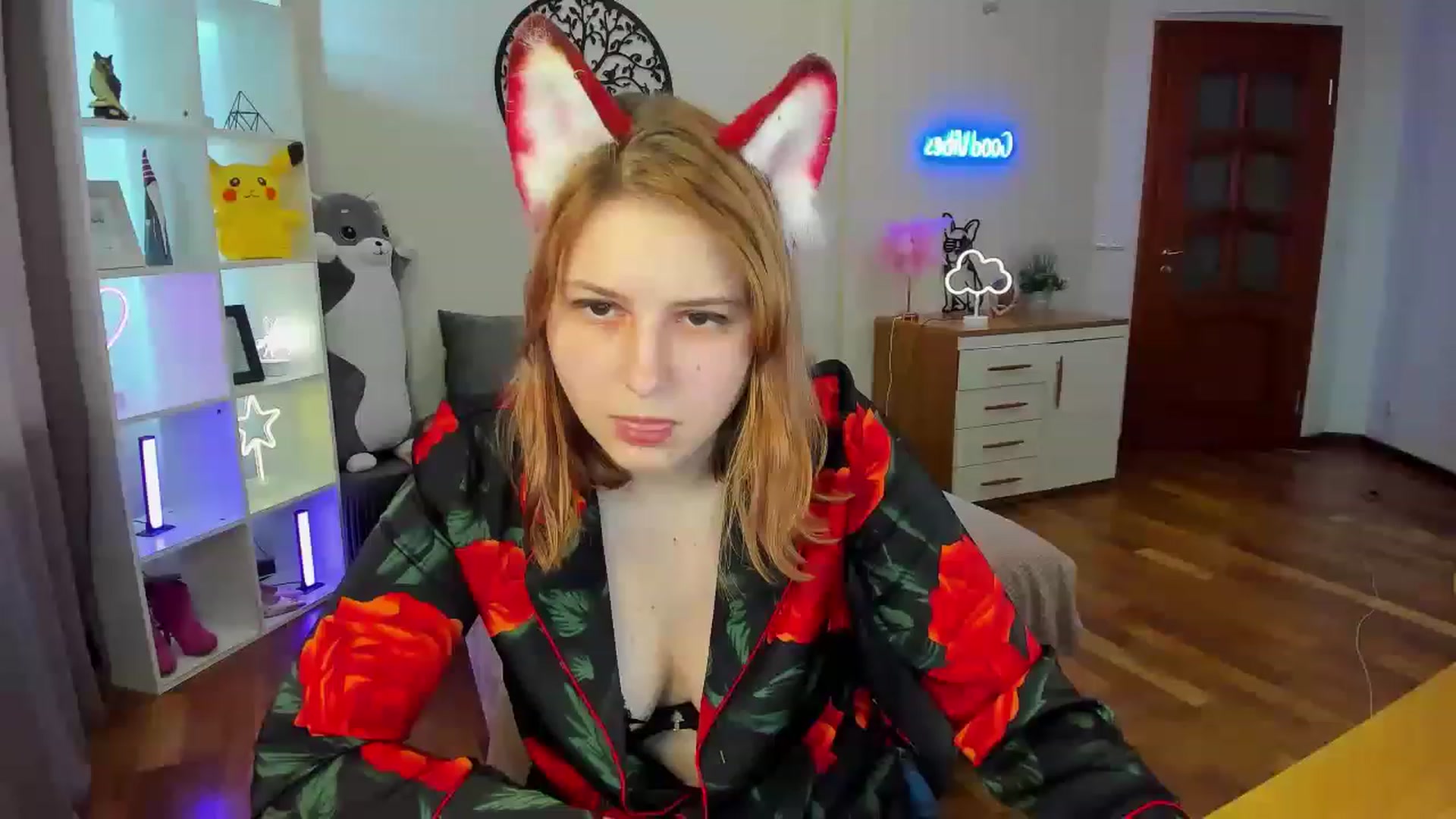 Gallery image thumbnail from MargoCalls's myfreecams stream on, 04/21/2023, 09:50 image 15 of 20