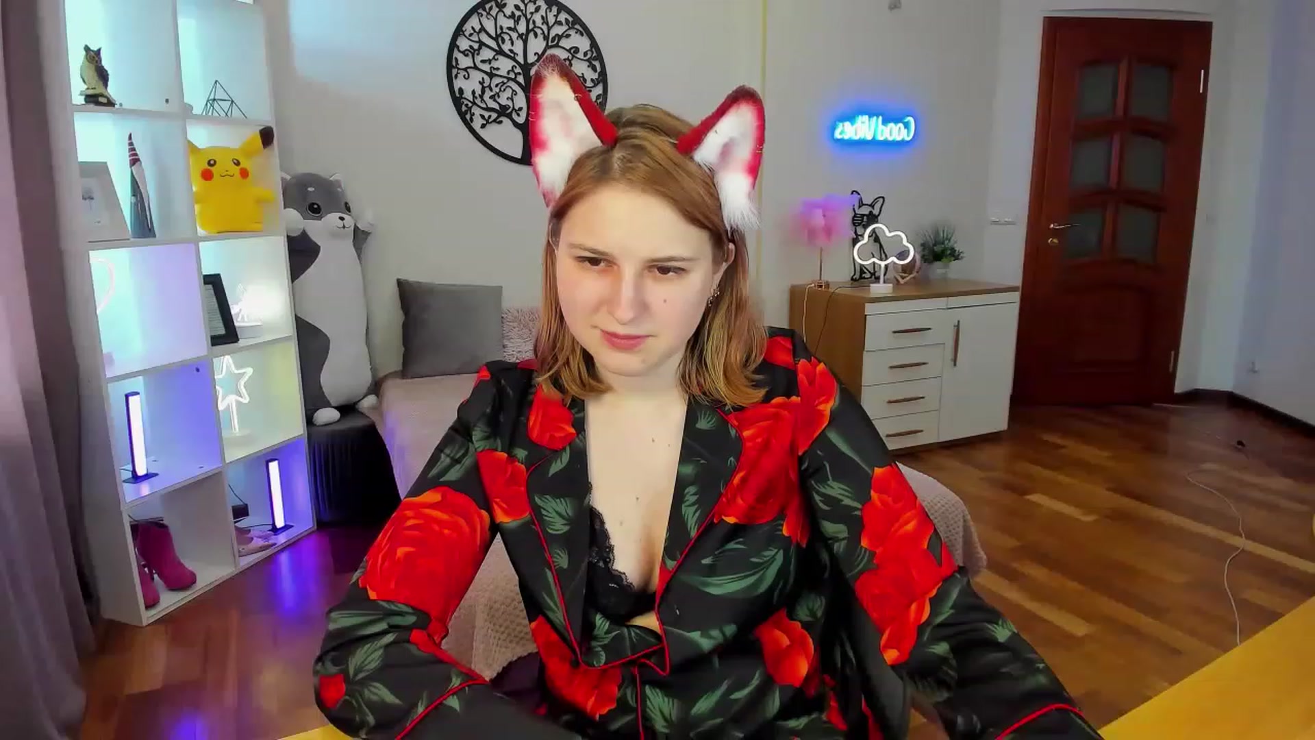 Gallery image thumbnail from MargoCalls's myfreecams stream on, 04/21/2023, 11:45 image 10 of 20