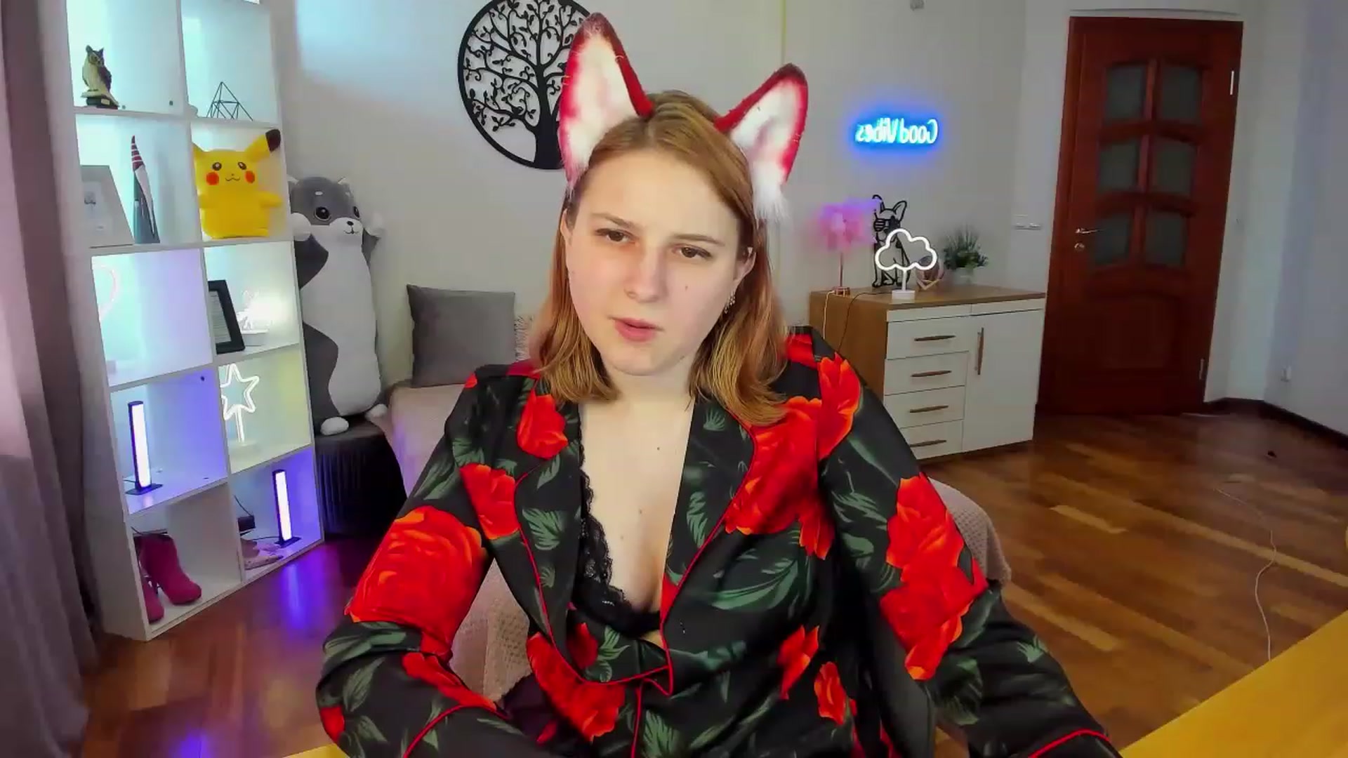 Gallery image thumbnail from MargoCalls's myfreecams stream on, 04/21/2023, 11:45 image 4 of 20