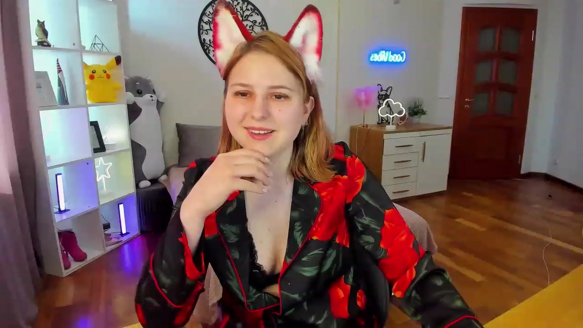 Gallery image thumbnail from MargoCalls's myfreecams stream on, 04/21/2023, 11:45 image 15 of 20