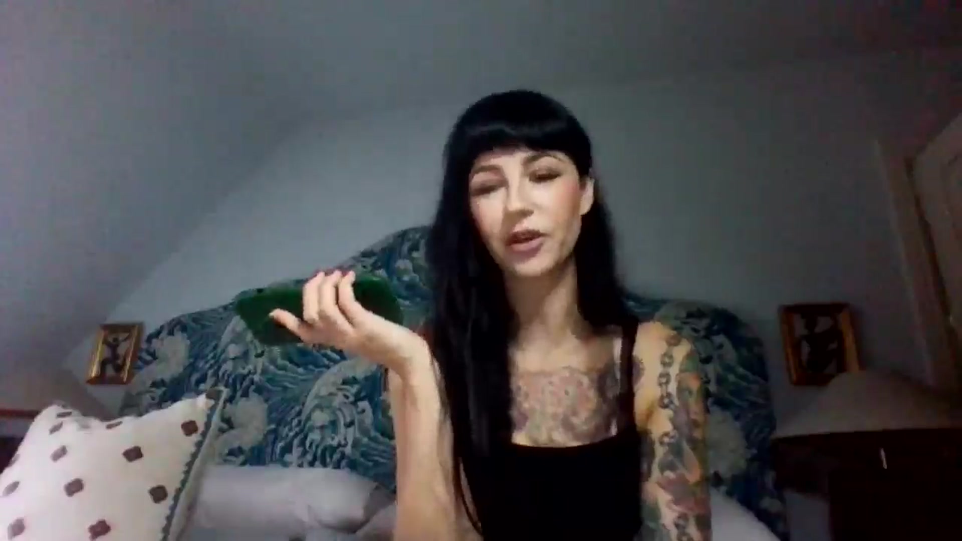 Gallery image thumbnail from MargotMills_'s myfreecams stream on, 09/26/2025, 14:24 image 10 of 20