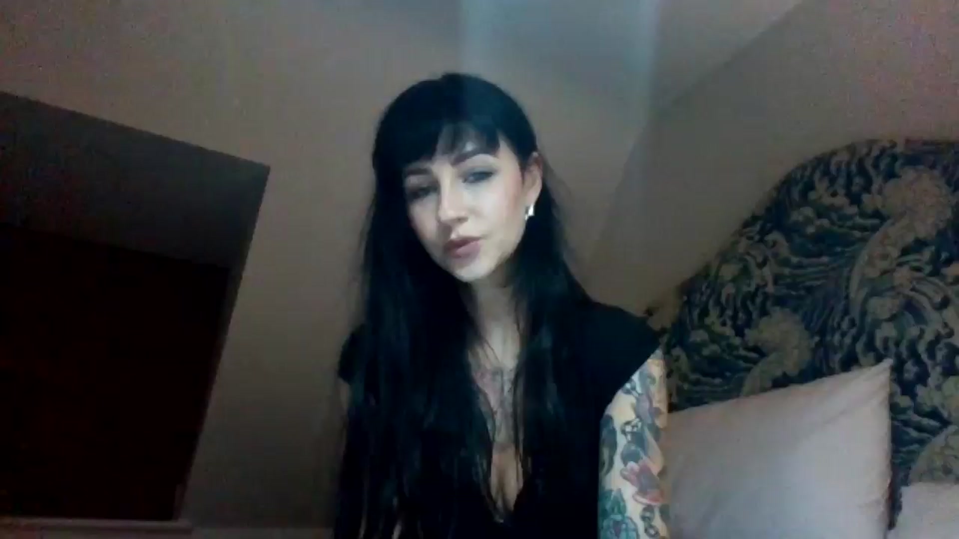 Gallery image thumbnail from MargotMills_'s myfreecams stream on, 10/11/2025, 22:29 image 1 of 20