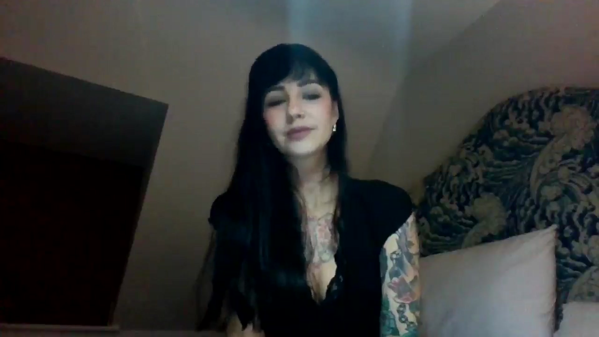 Gallery image thumbnail from MargotMills_'s myfreecams stream on, 10/11/2025, 22:29 image 6 of 20