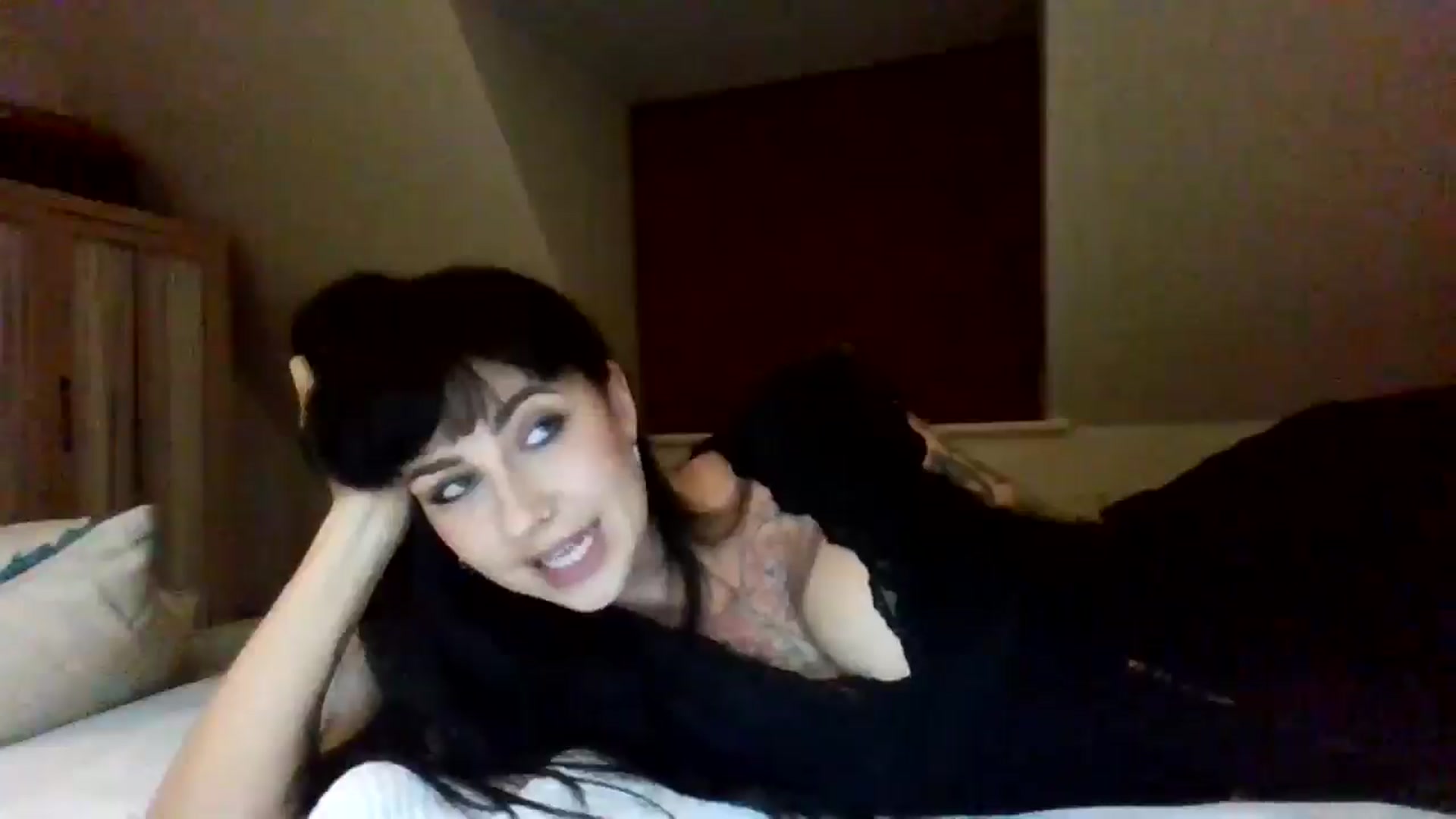 Gallery image thumbnail from MargotMills_'s myfreecams stream on, 10/11/2025, 23:03 image 13 of 20