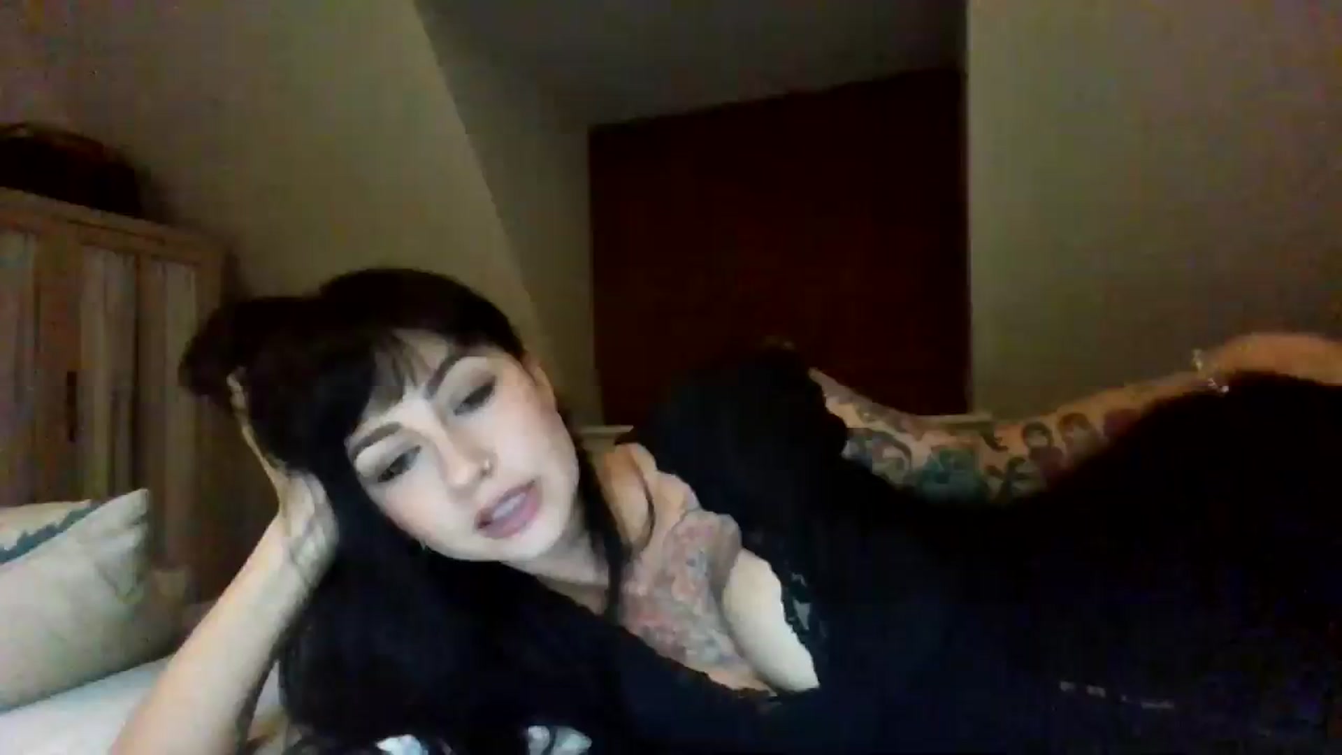 Gallery image thumbnail from MargotMills_'s myfreecams stream on, 10/11/2025, 23:03 image 16 of 20