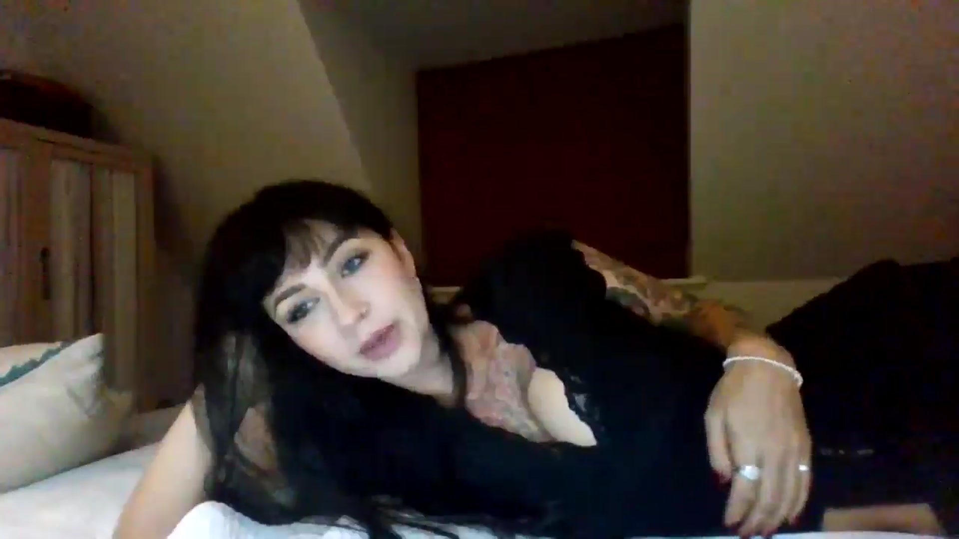 Gallery image thumbnail from MargotMills_'s myfreecams stream on, 10/11/2025, 23:03 image 9 of 20