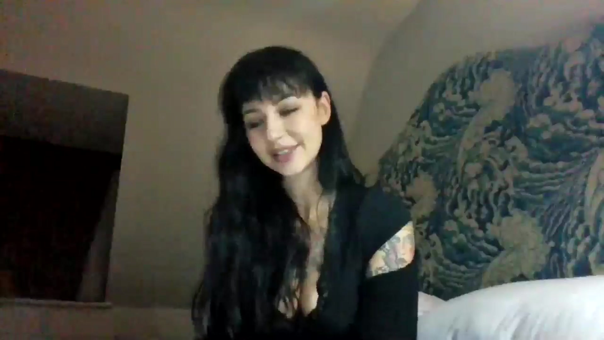 Gallery image thumbnail from MargotMills_'s myfreecams stream on, 10/18/2025, 21:08 image 18 of 20