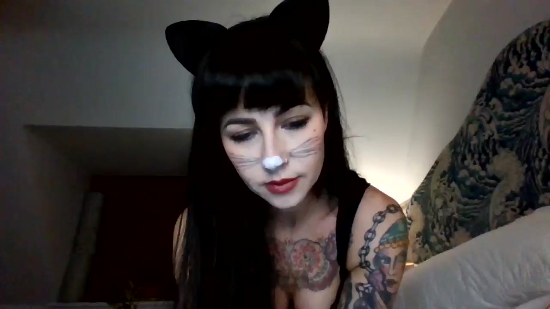 Gallery image thumbnail from MargotMills_'s myfreecams stream on, 10/31/2025, 23:03 image 17 of 20