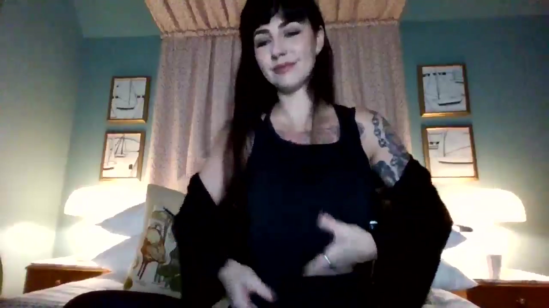 Gallery image thumbnail from MargotMills_'s myfreecams stream on, 11/06/2025, 22:12 image 18 of 20