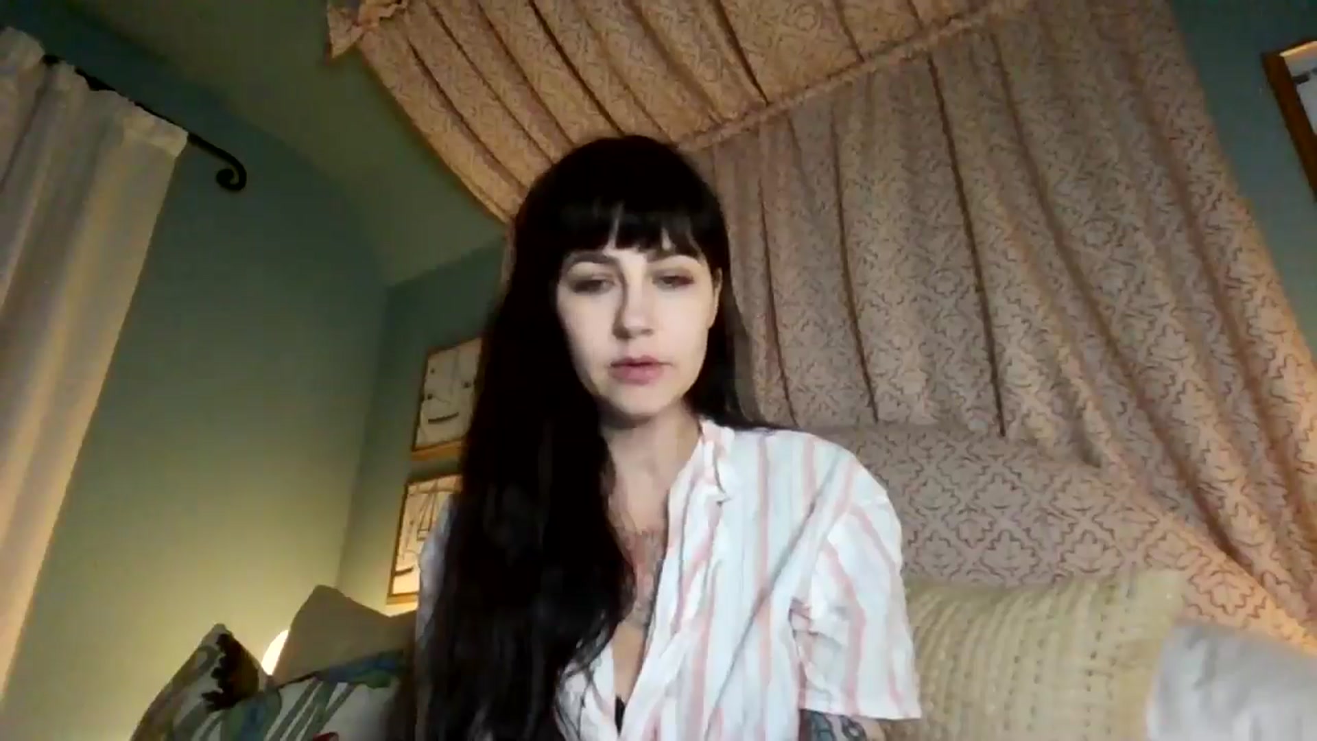 Gallery image thumbnail from MargotMills_'s myfreecams stream on, 11/14/2025, 22:18 image 13 of 20