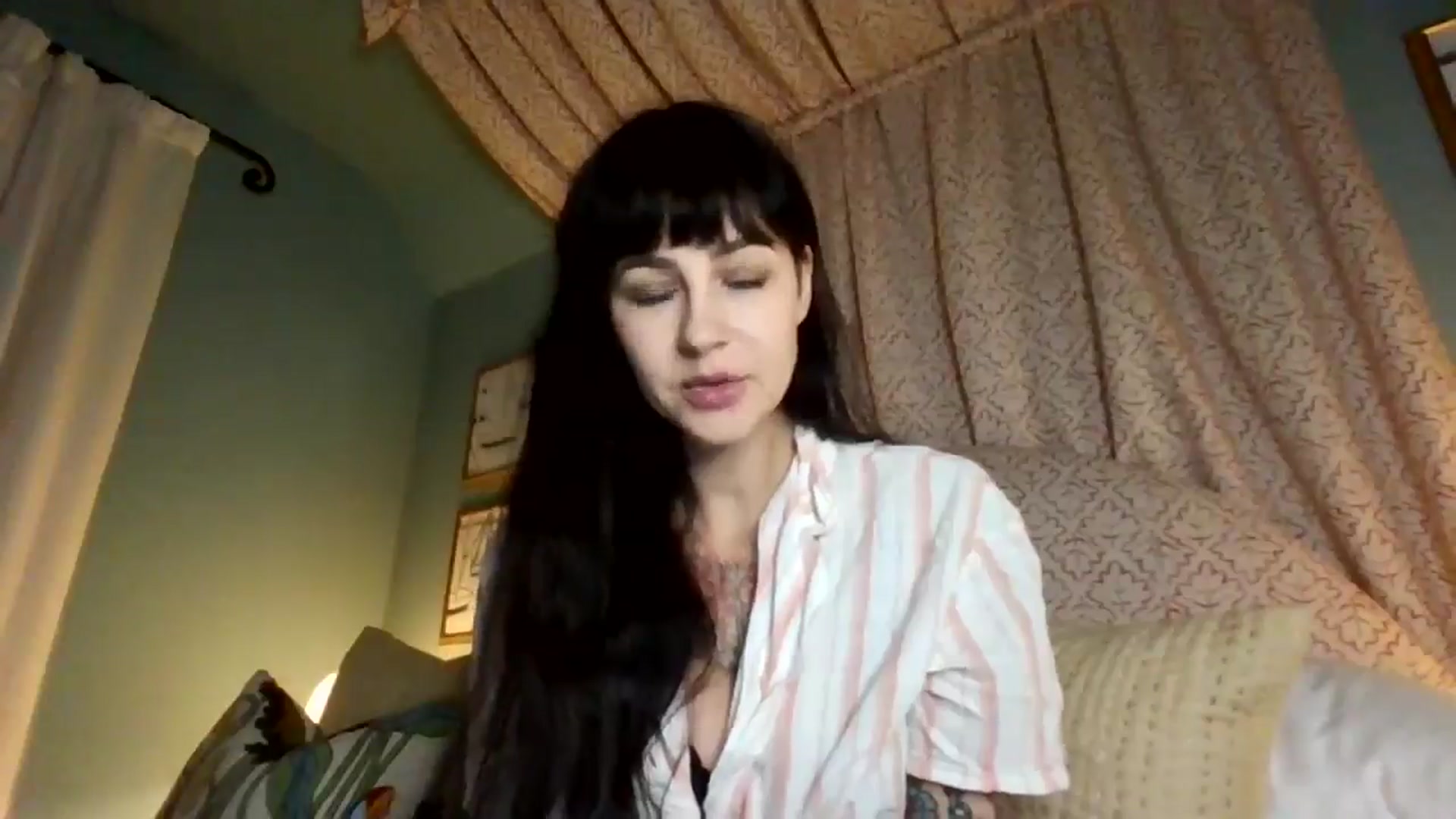 Gallery image thumbnail from MargotMills_'s myfreecams stream on, 11/14/2025, 22:18 image 12 of 20