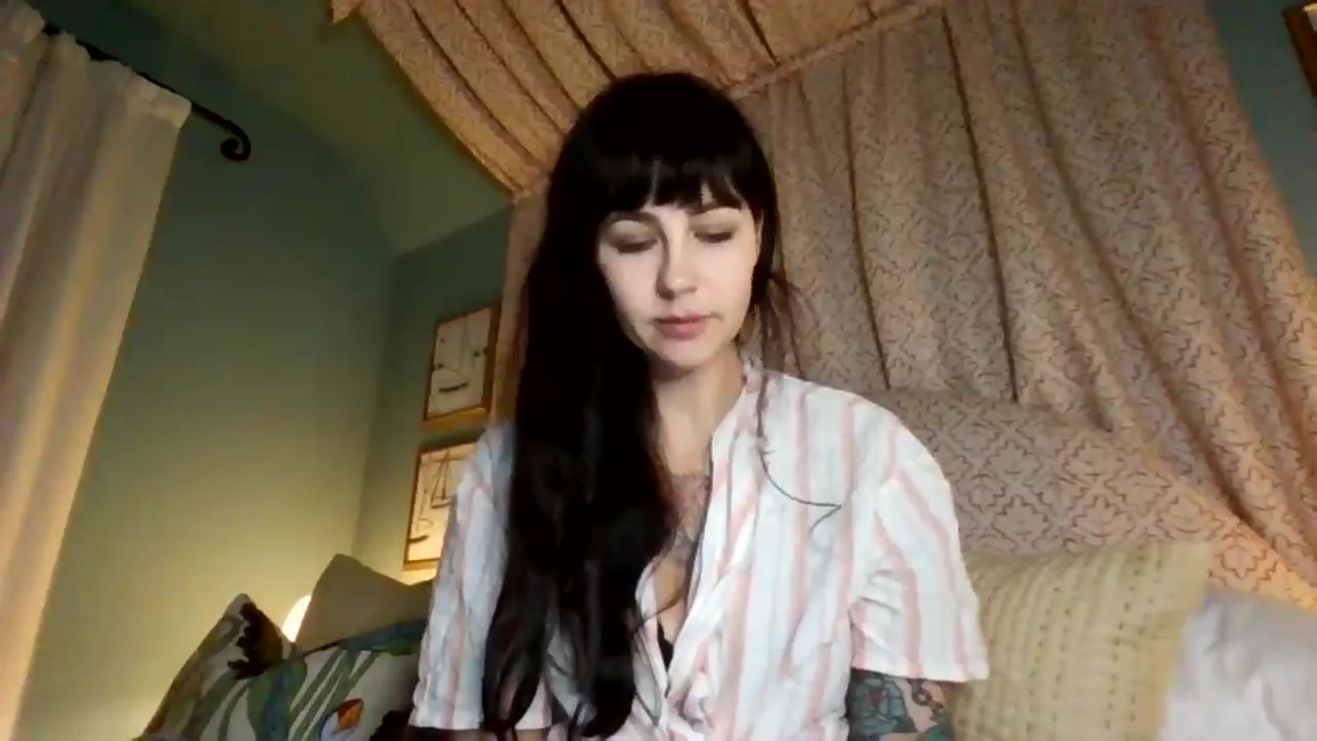 Gallery image thumbnail from MargotMills_'s myfreecams stream on, 11/14/2025, 22:18 image 11 of 20